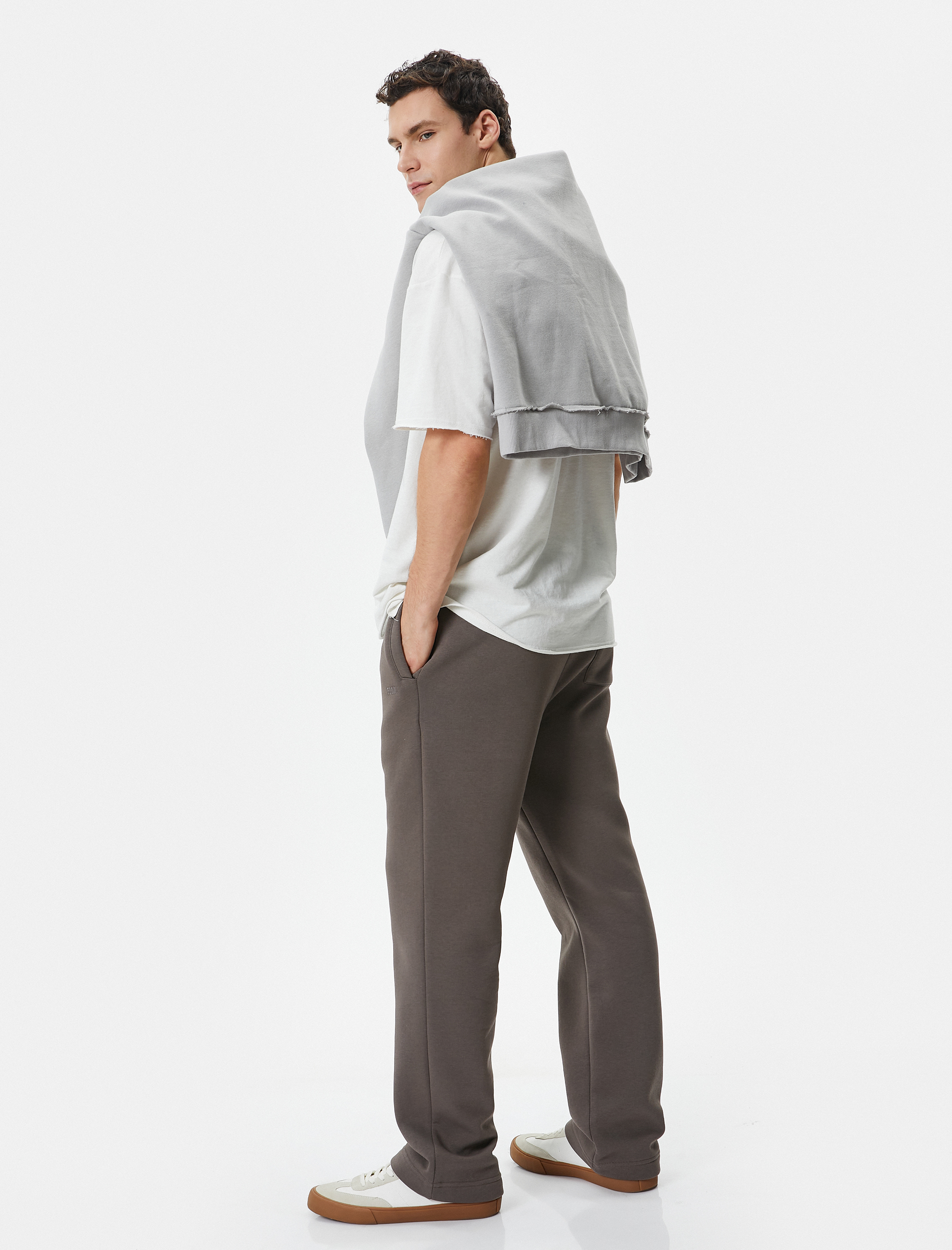 Eşofman Altı Boru Paça Beli Lastikli Cep Detaylı İşlemeli Şardonlu