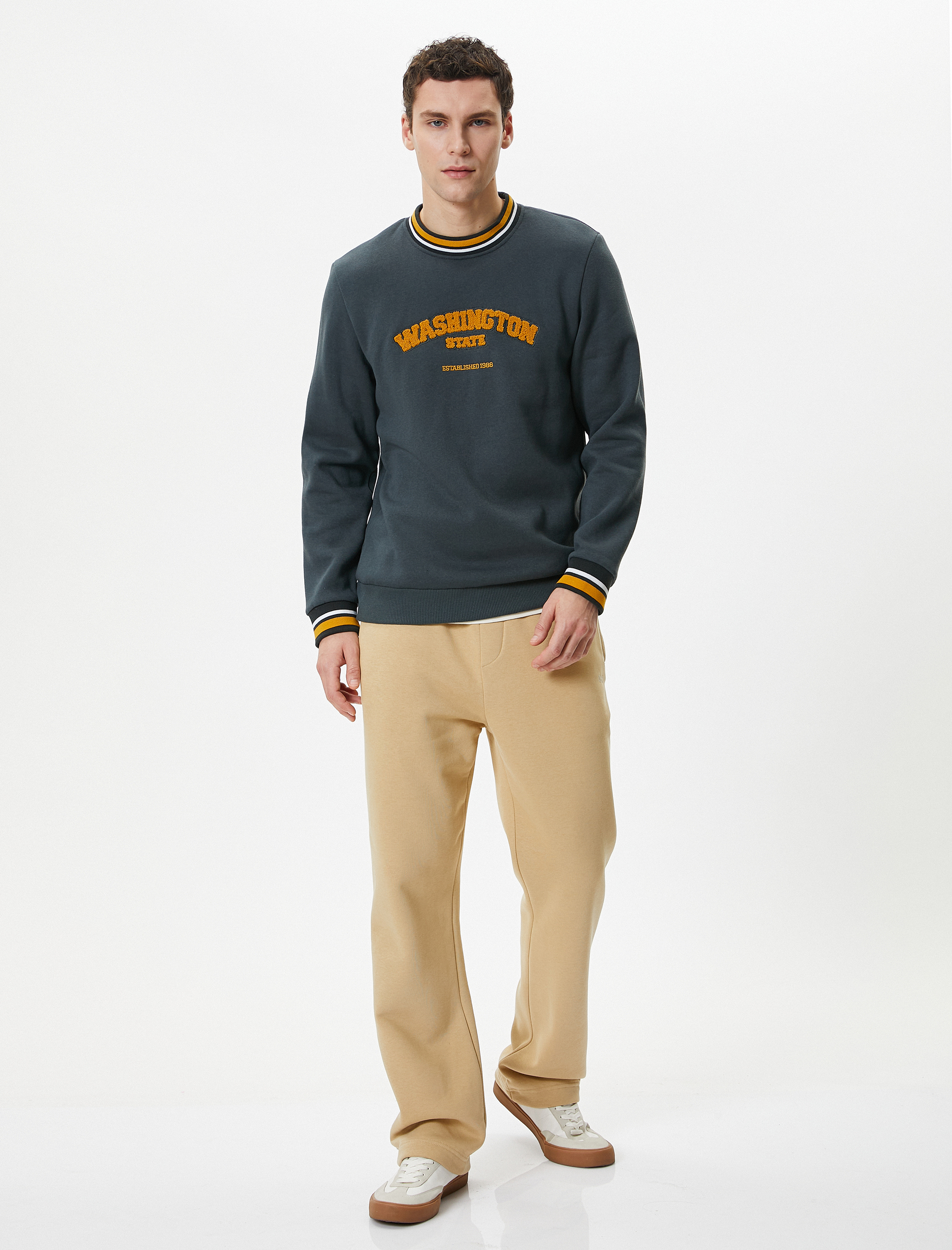 Eşofman Altı Boru Paça Beli Lastikli Cep Detaylı İşlemeli Şardonlu