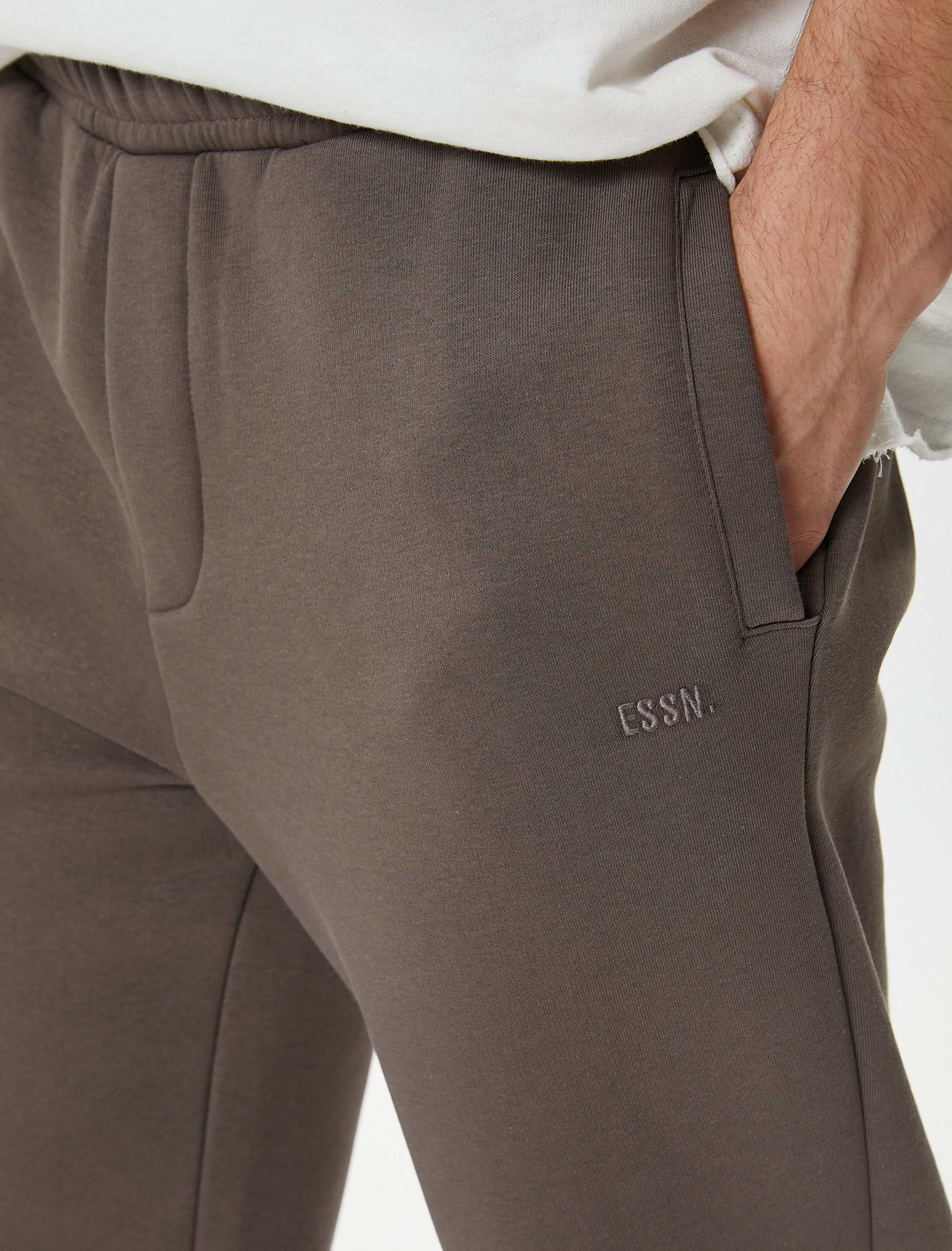 Eşofman Altı Boru Paça Beli Lastikli Cep Detaylı İşlemeli Şardonlu