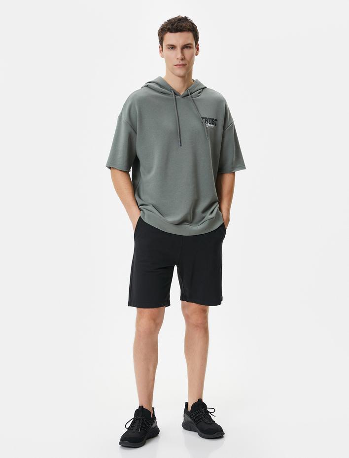  Spor Sweat Kapşonlu Kısa Kollu Slogan Baskılı Üç İplik Kumaş Pamuk Karışımlı