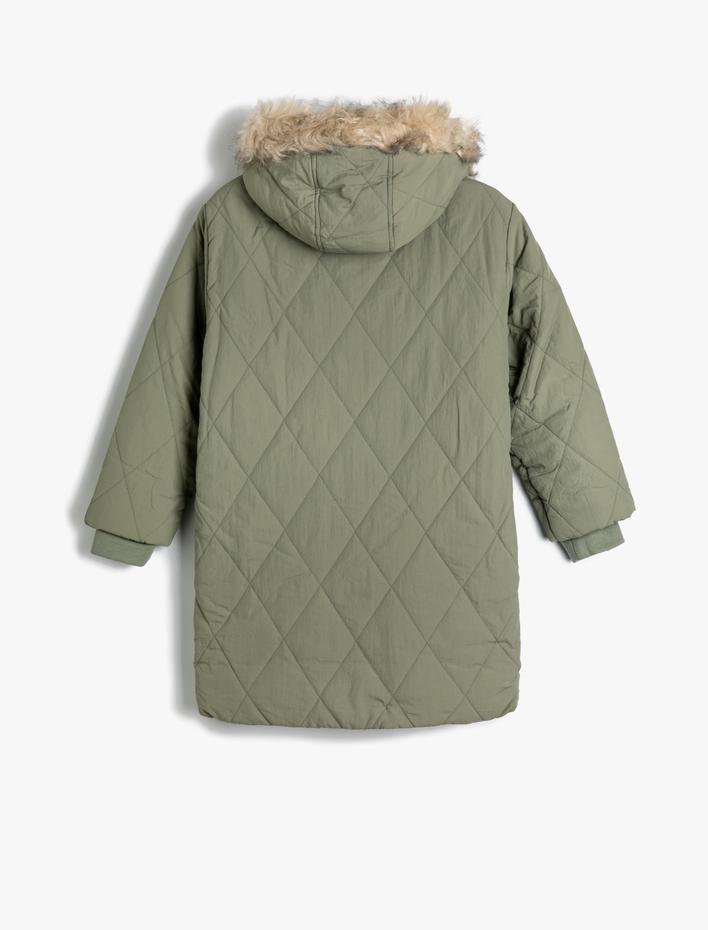 Kız Çocuk Oversize Uzun Kaban Kapitone Suni Kürk Detaylı Kapüşonlu İçi Peluş Astarlı Kapaklı Cepli Fermuarlı