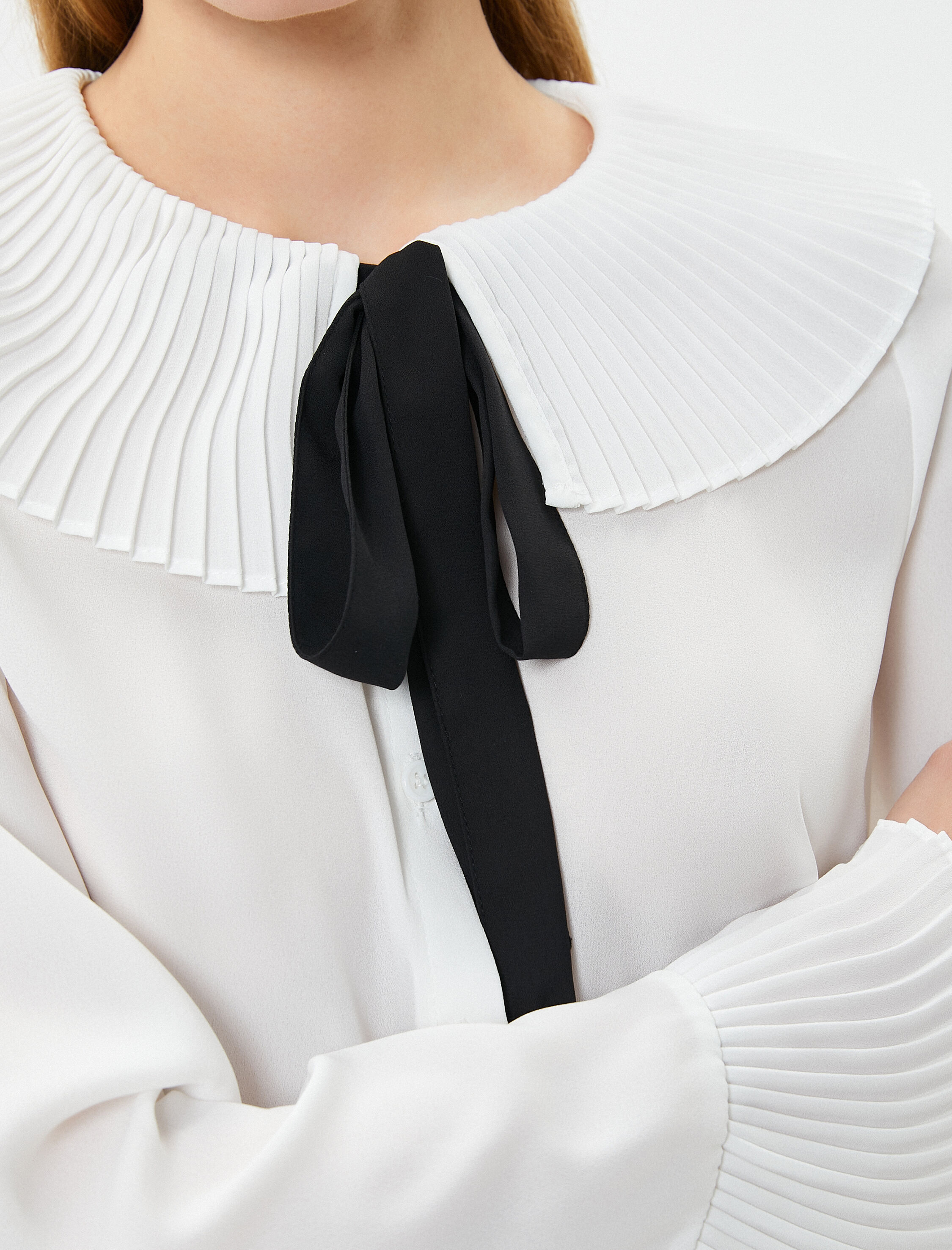   Pileli Geniş Yaka Gömlek Bağlama Detaylı Uzun Kollu