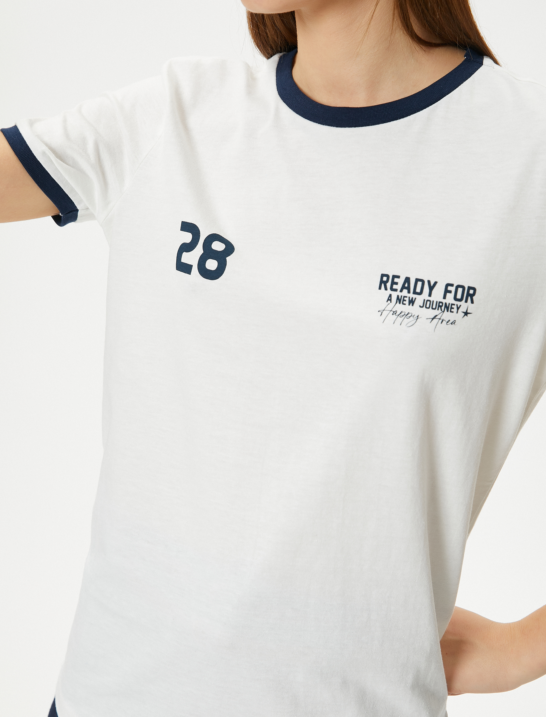   Arkası Baskılı Kolej Tişört Kısa Kollu Bisiklet Yaka Pamuklu Renk Kontrastlı