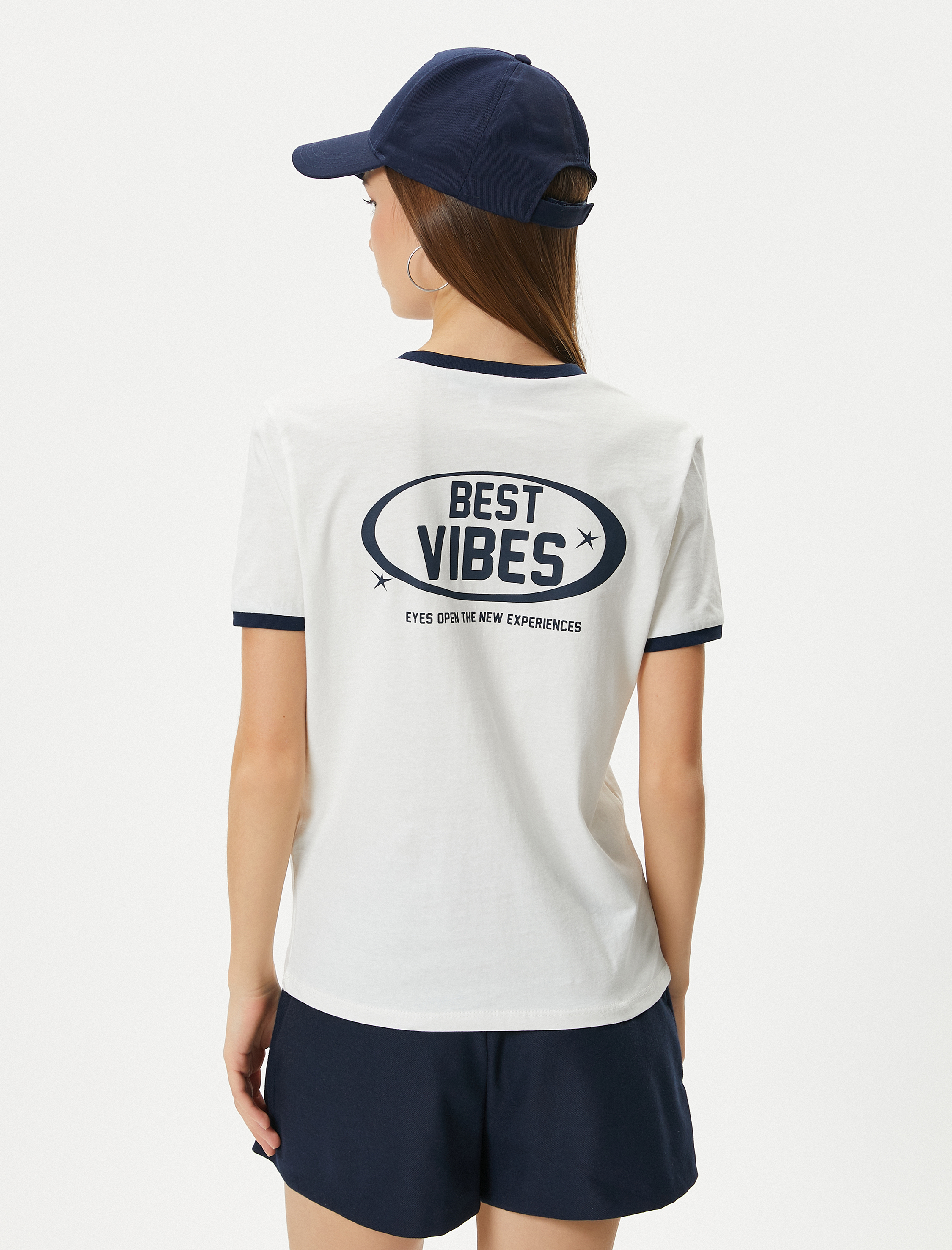   Arkası Baskılı Kolej Tişört Kısa Kollu Bisiklet Yaka Pamuklu Renk Kontrastlı