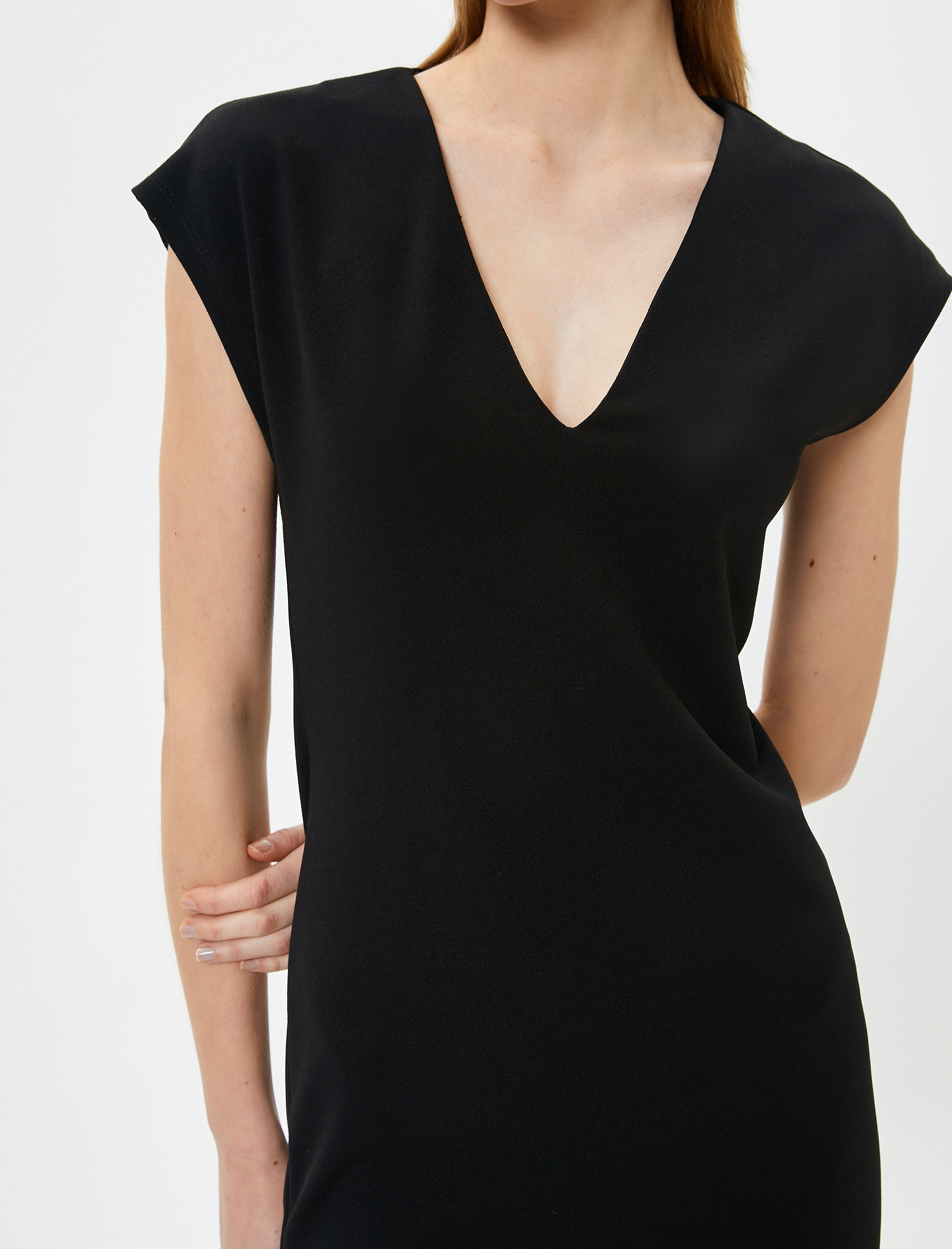   Midi Elbise V Yaka Kısa Kollu Yırtmaç Detaylı