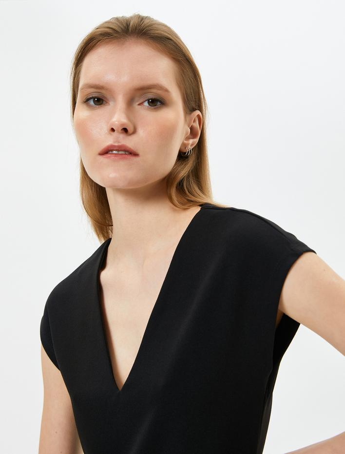  Midi Elbise V Yaka Kısa Kollu Yırtmaç Detaylı