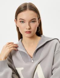 Şardonlu Oversize Kolej Sweatshirt Yarım Fermuarlı İşlemeli Ribanalı