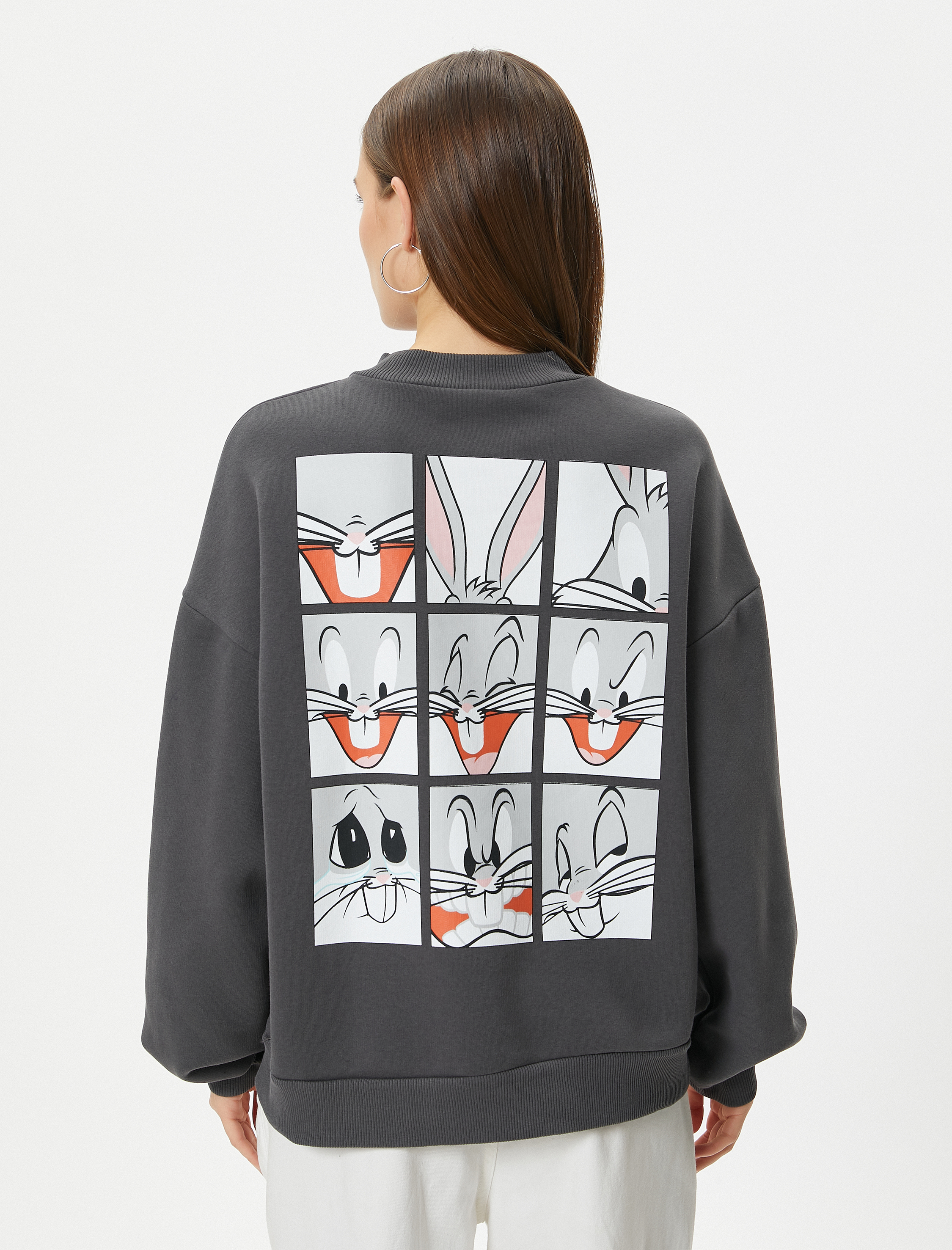   Şardonlu Bugs Bunny Sweatshirt Lisanslı Arkası Baskılı Bisiklet Yaka Rahat Kalıp