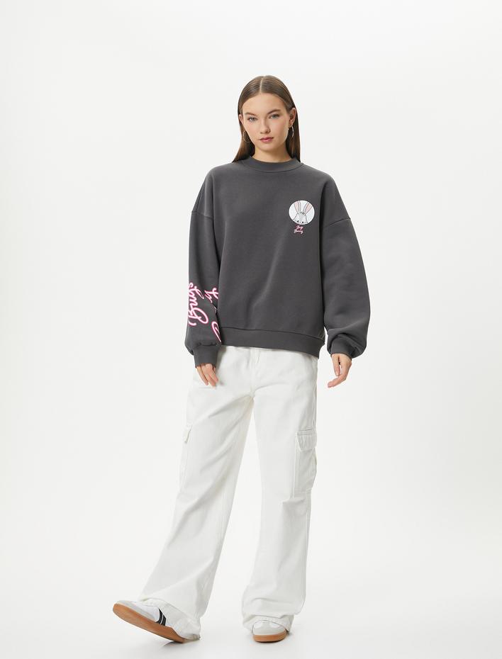  Şardonlu Bugs Bunny Sweatshirt Lisanslı Arkası Baskılı Bisiklet Yaka Rahat Kalıp