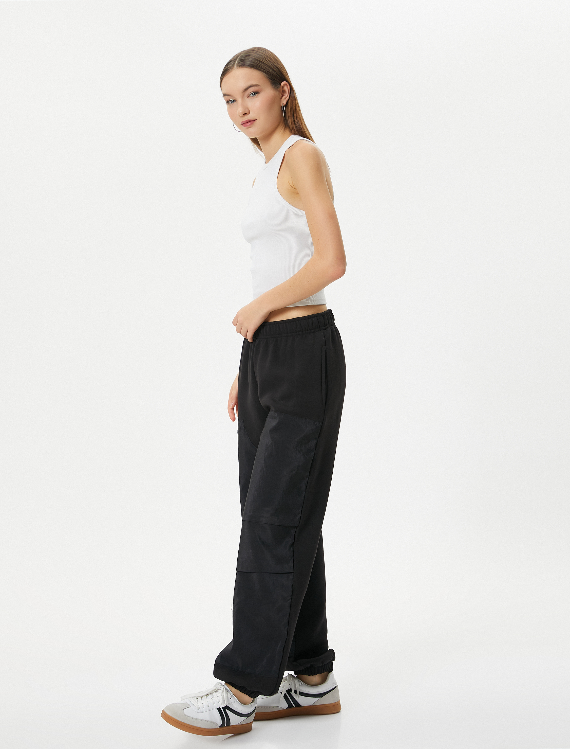 Şardonlu Jogger Eşofman Altı Paraşüt Kumaş Detaylı Cepli Rahat Kalıp