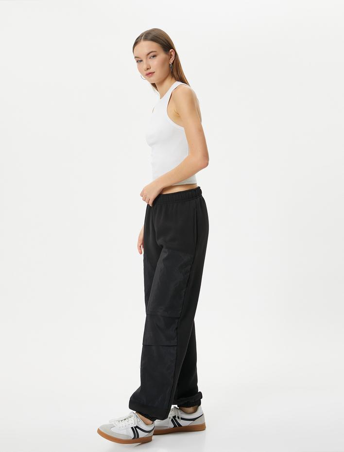  Şardonlu Jogger Eşofman Altı Paraşüt Kumaş Detaylı Cepli Rahat Kalıp