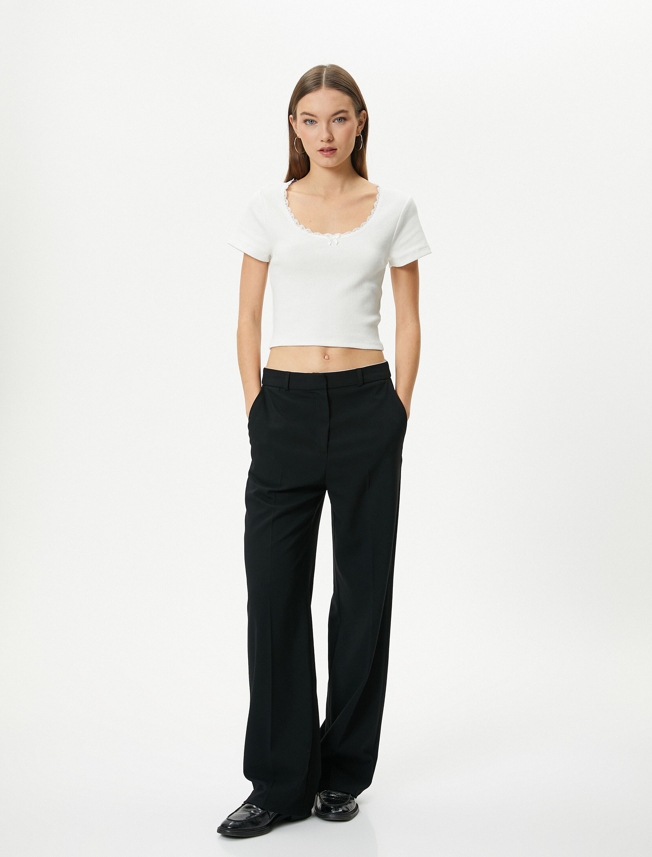   U Yaka Basic Crop Tişört Ribanalı Dantel Detaylı Kısa Kollu Pamuklu