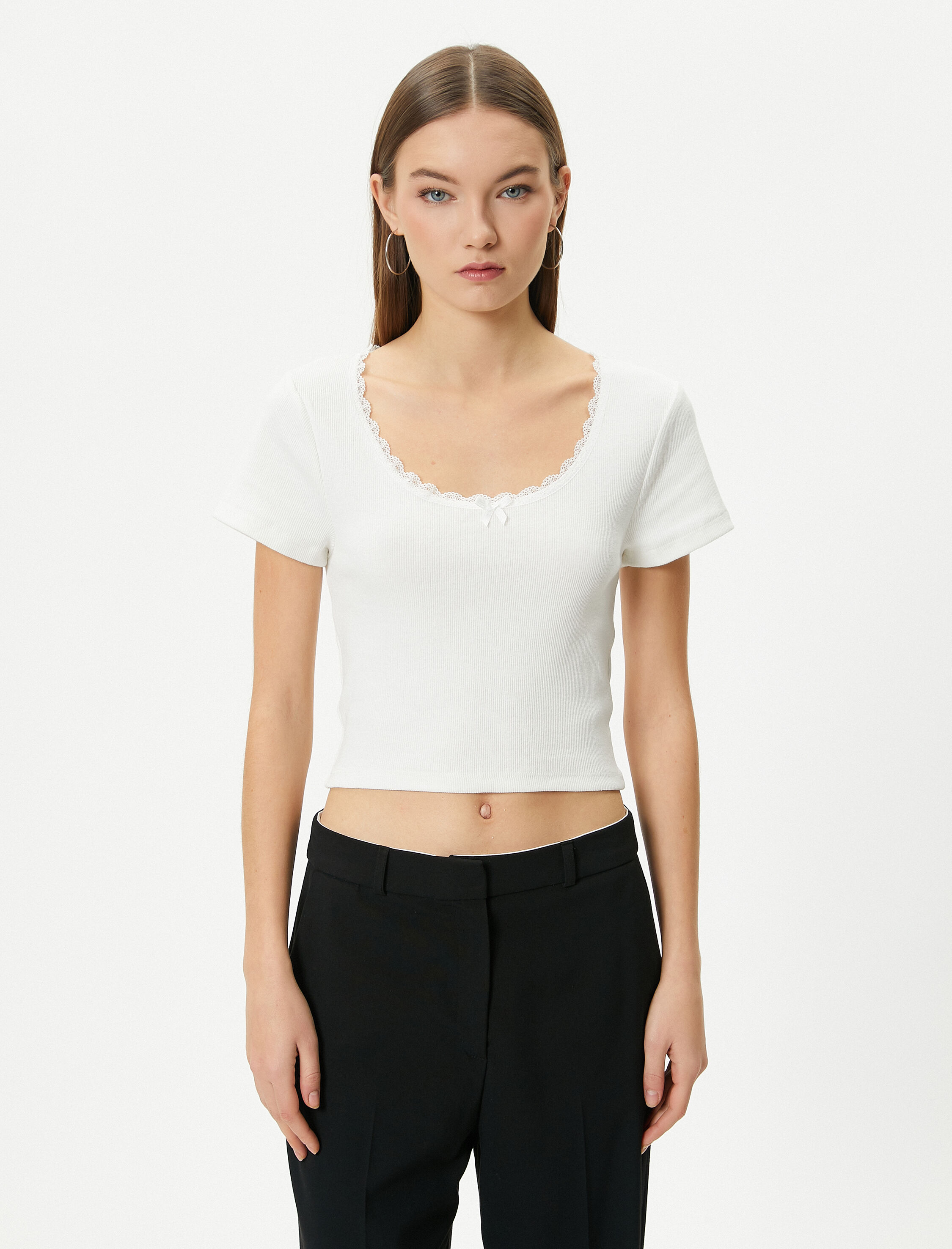   U Yaka Basic Crop Tişört Ribanalı Dantel Detaylı Kısa Kollu Pamuklu