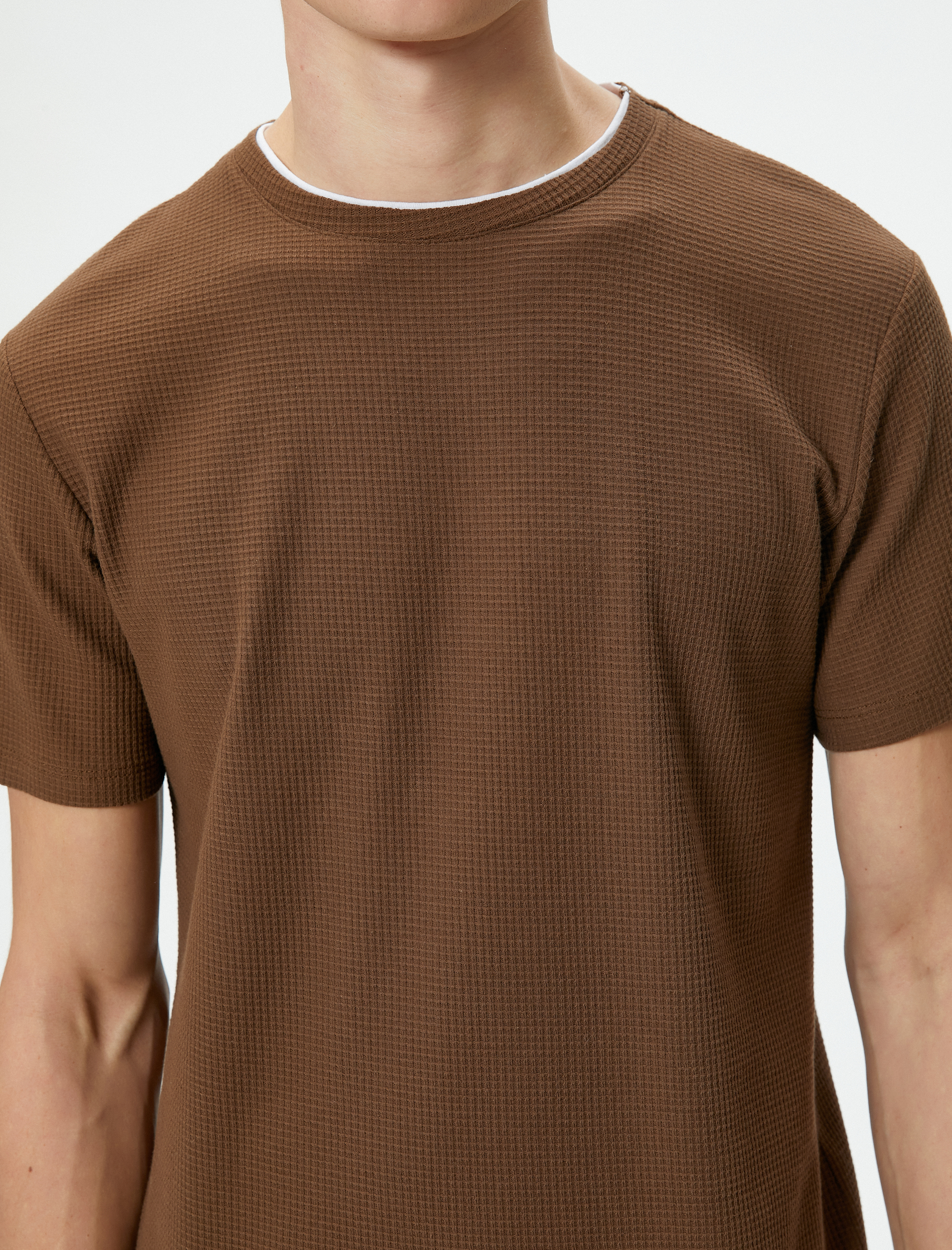   Basic Tişört Kumaş Detaylı Bisiklet Yaka Slim Fit Dokulu