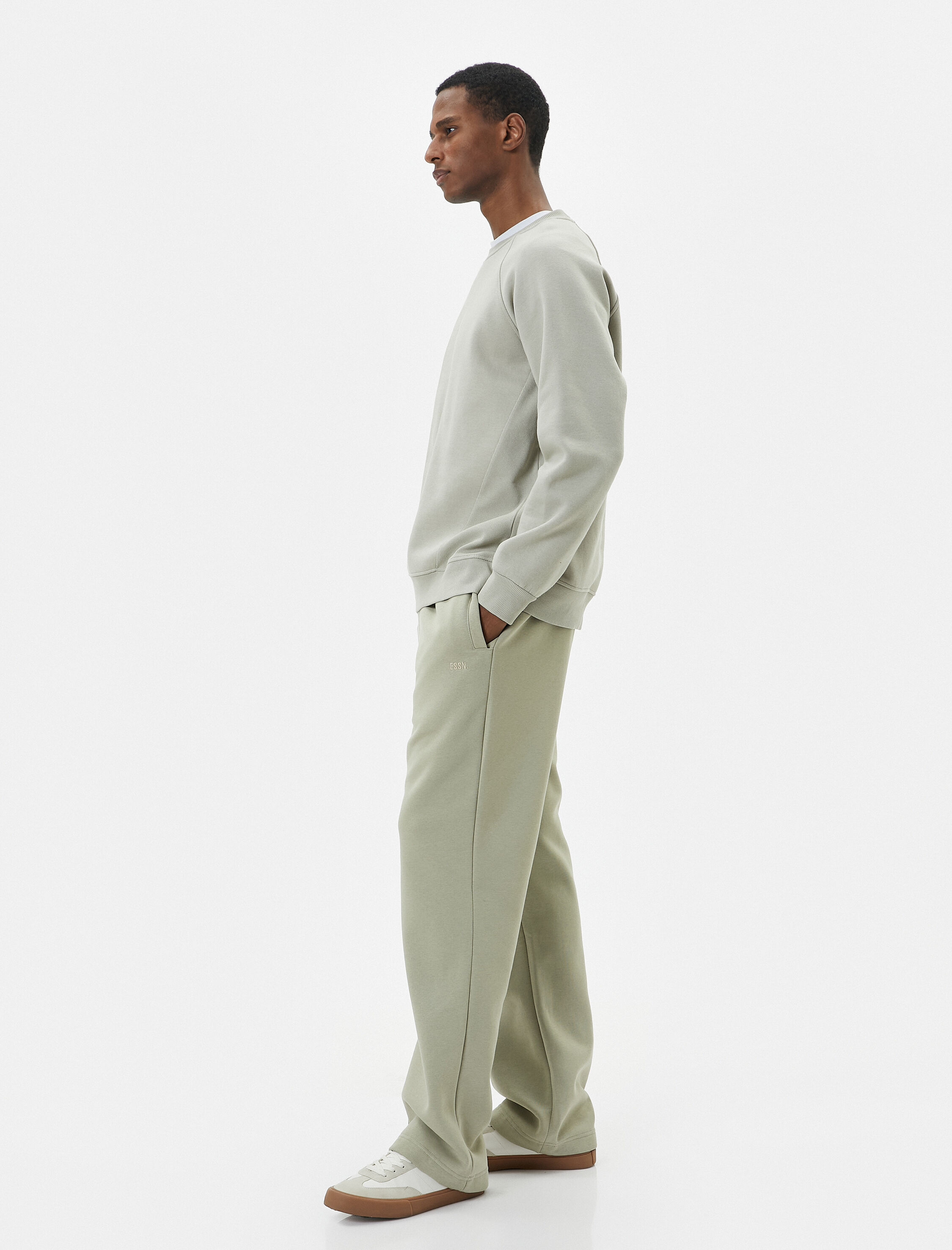 Eşofman Altı Boru Paça Beli Lastikli Cep Detaylı İşlemeli Şardonlu