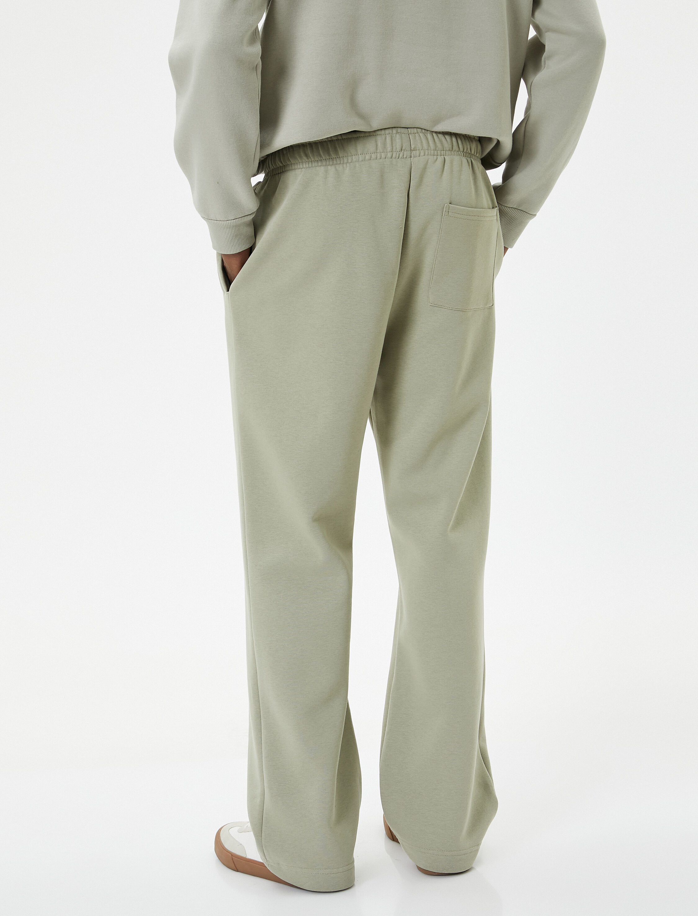 Eşofman Altı Boru Paça Beli Lastikli Cep Detaylı İşlemeli Şardonlu