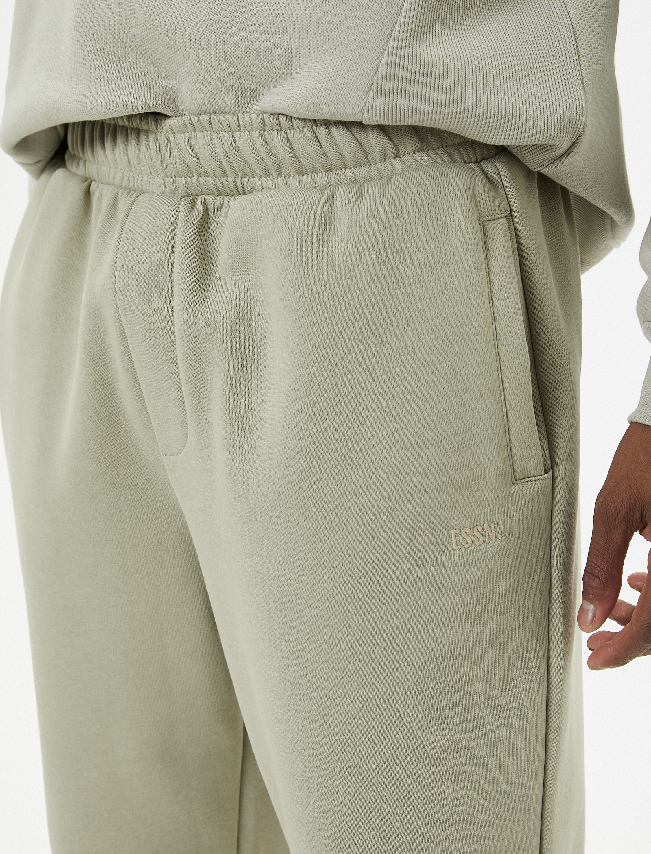 Eşofman Altı Boru Paça Beli Lastikli Cep Detaylı İşlemeli Şardonlu