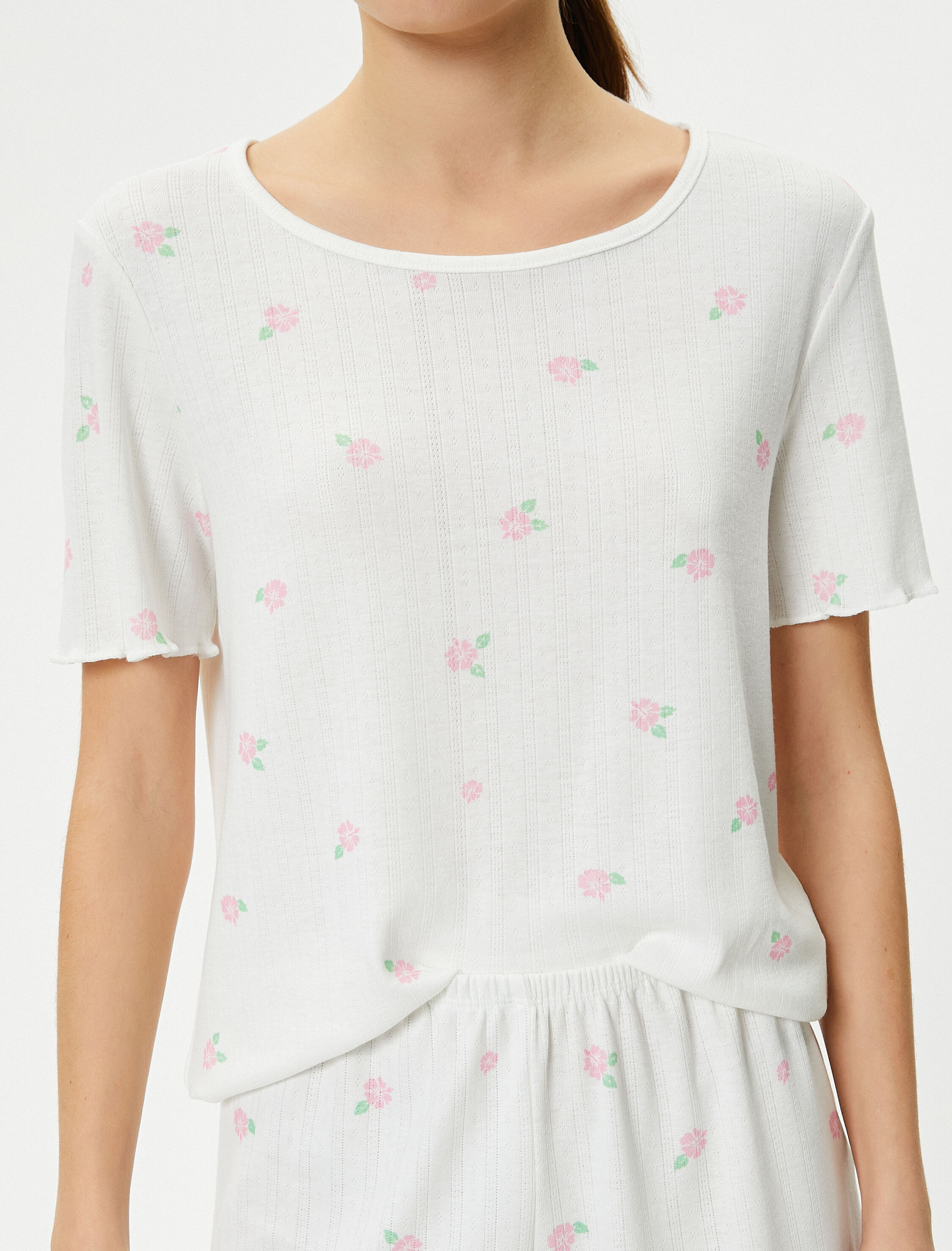   Şortlu Pijama Takımı Kısa Kollu Bisiklet Yaka Çiçekli