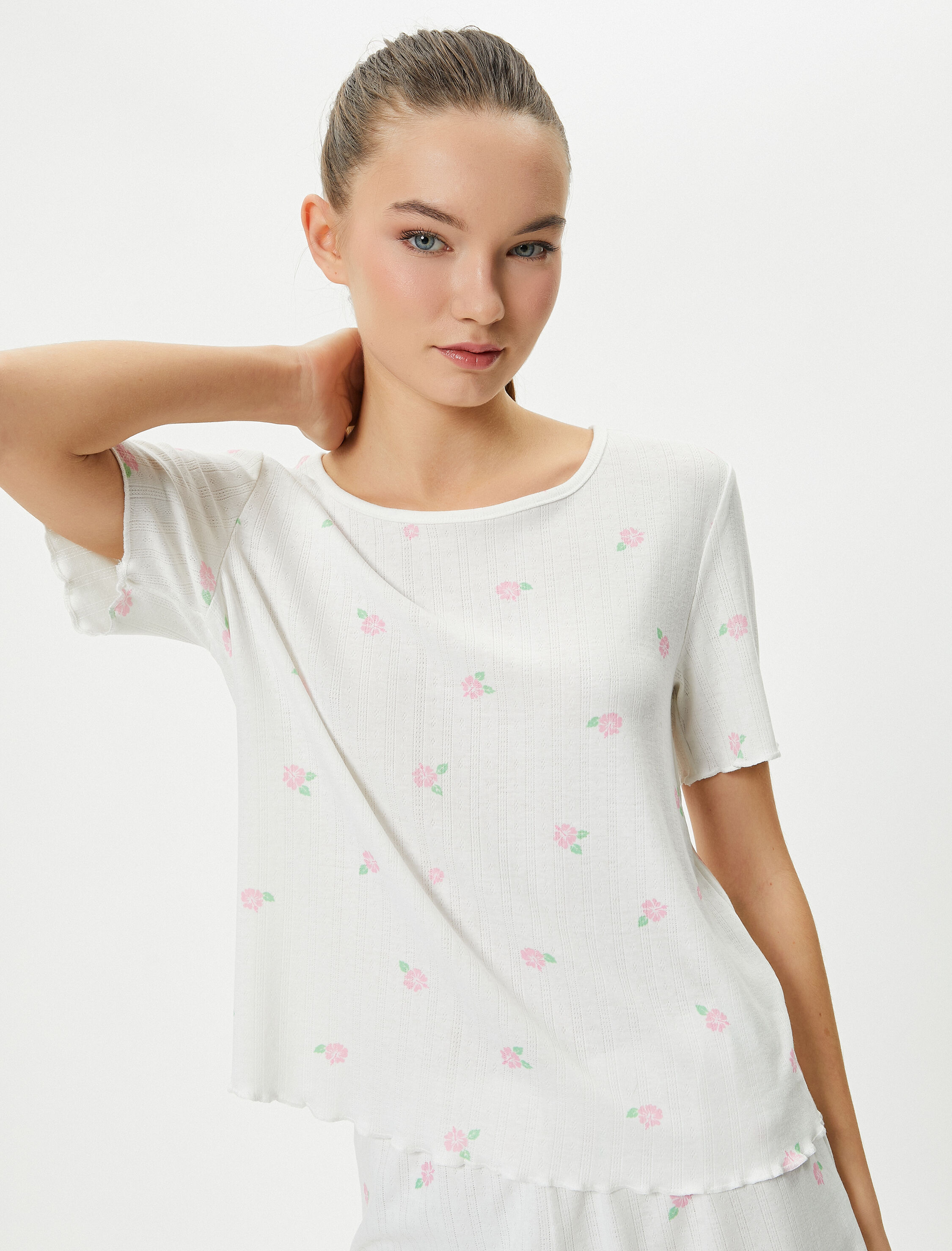   Şortlu Pijama Takımı Kısa Kollu Bisiklet Yaka Çiçekli