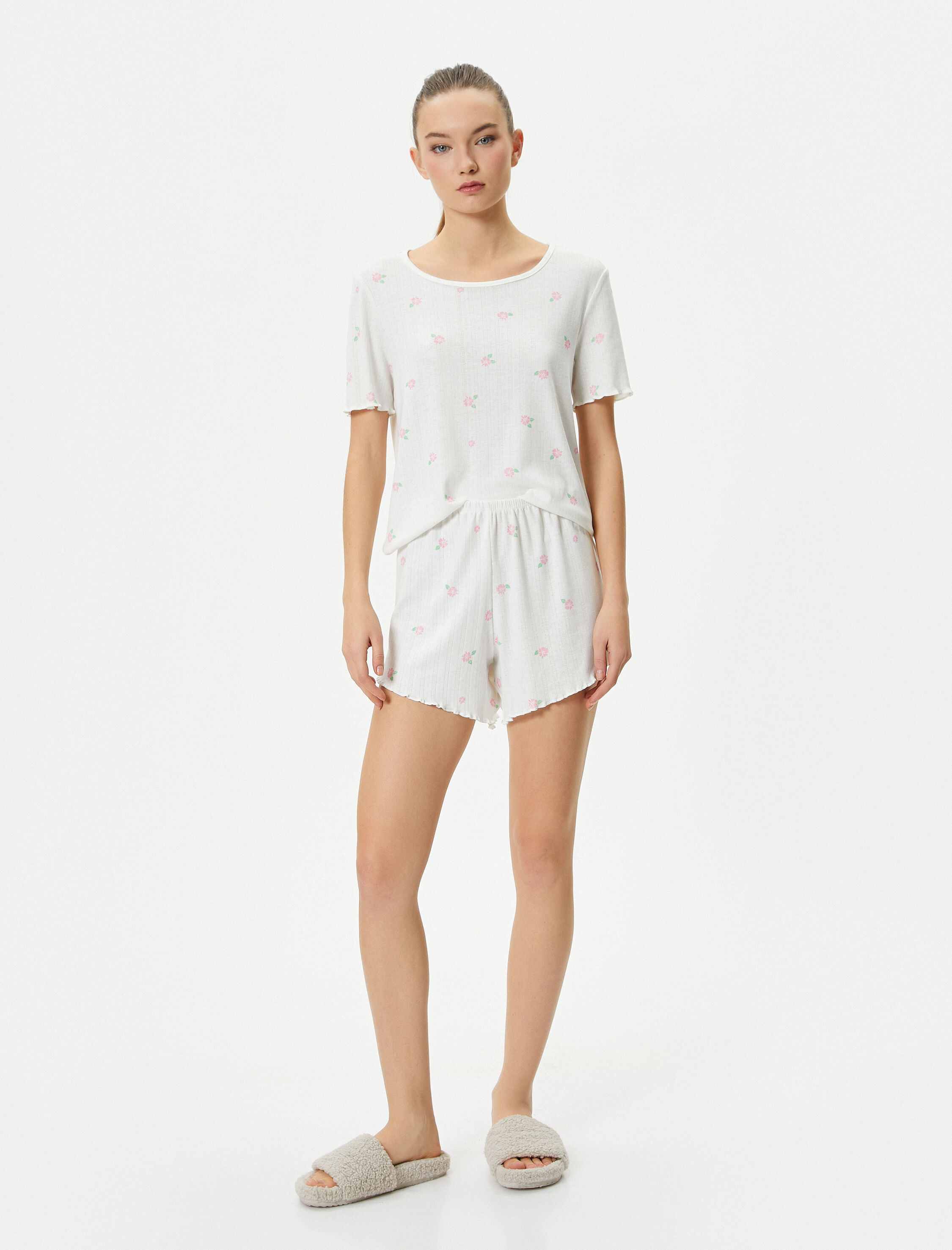   Şortlu Pijama Takımı Kısa Kollu Bisiklet Yaka Çiçekli