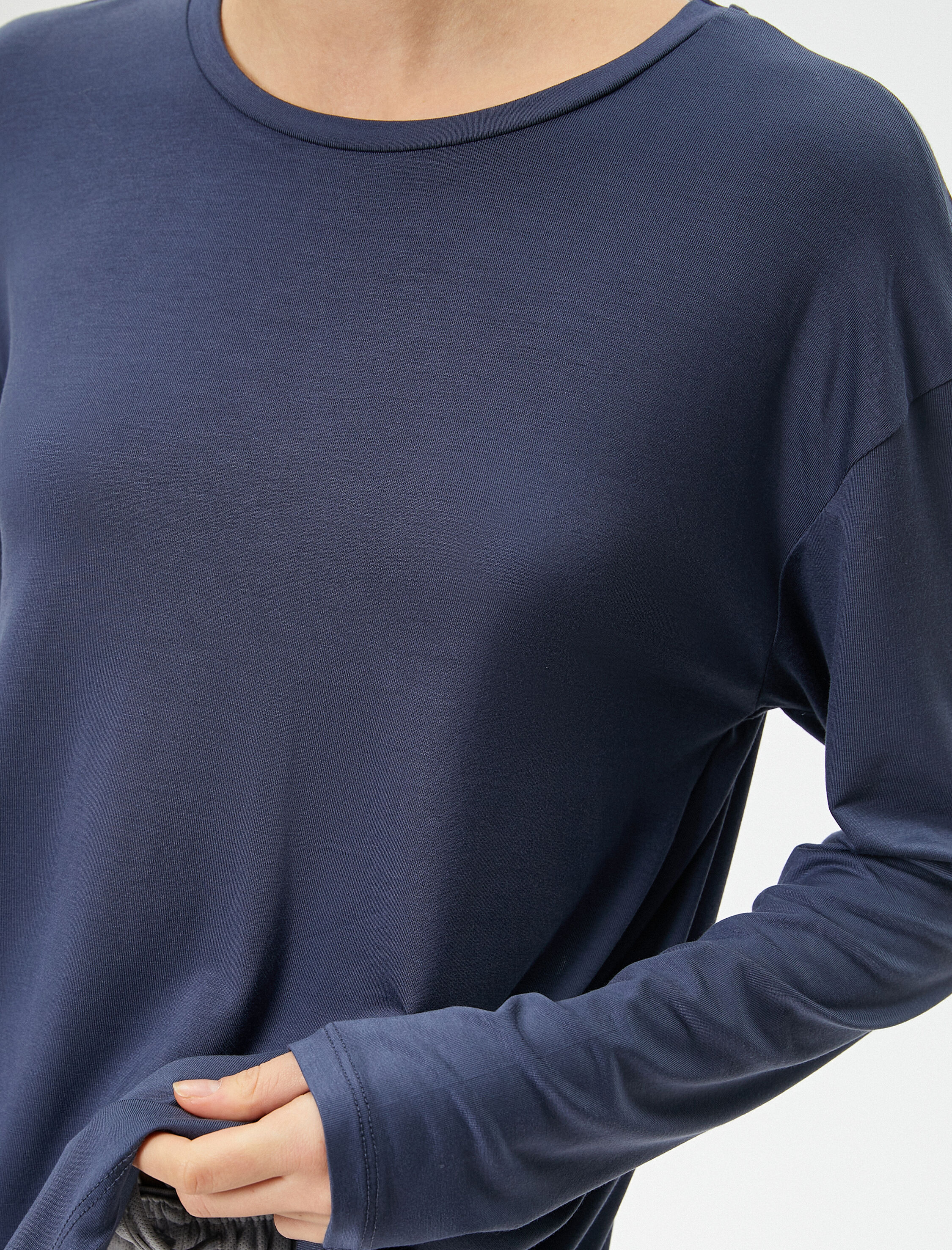   Spor Tişört Arkası Yırtmaç Detaylı Uzun Kollu Bisiklet Yaka Viskoz Kumaş