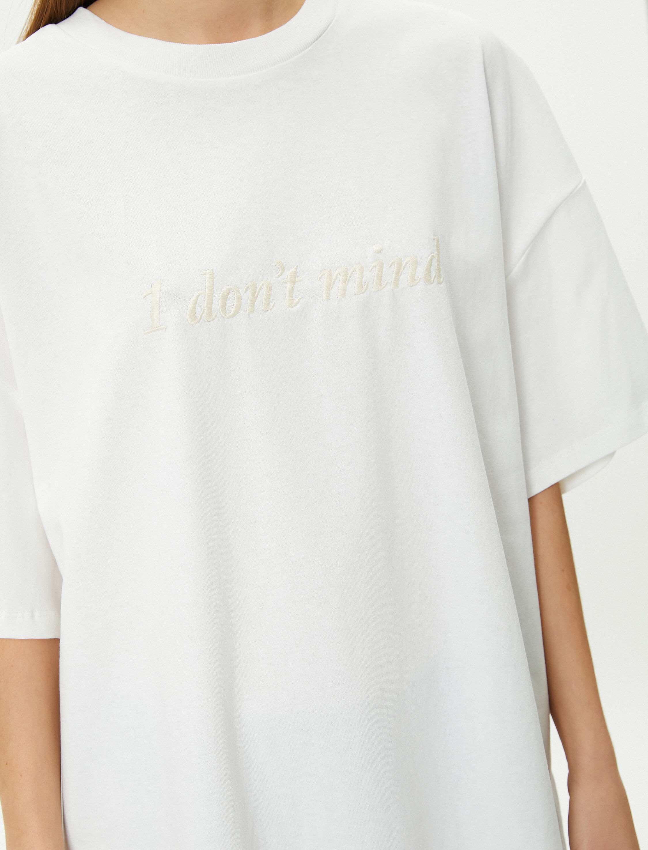   Oversize Tişört İşleme Detaylı Kısa Kollu Bisiklet Yaka Pamuklu