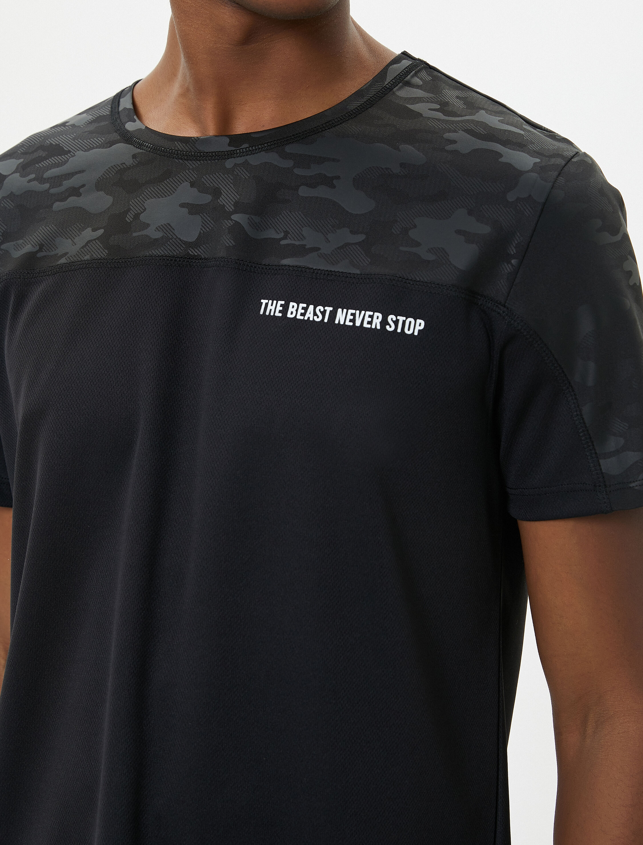   Spor Tişört Kamuflaj Detaylı Slogan Baskılı Bisiklet Yaka