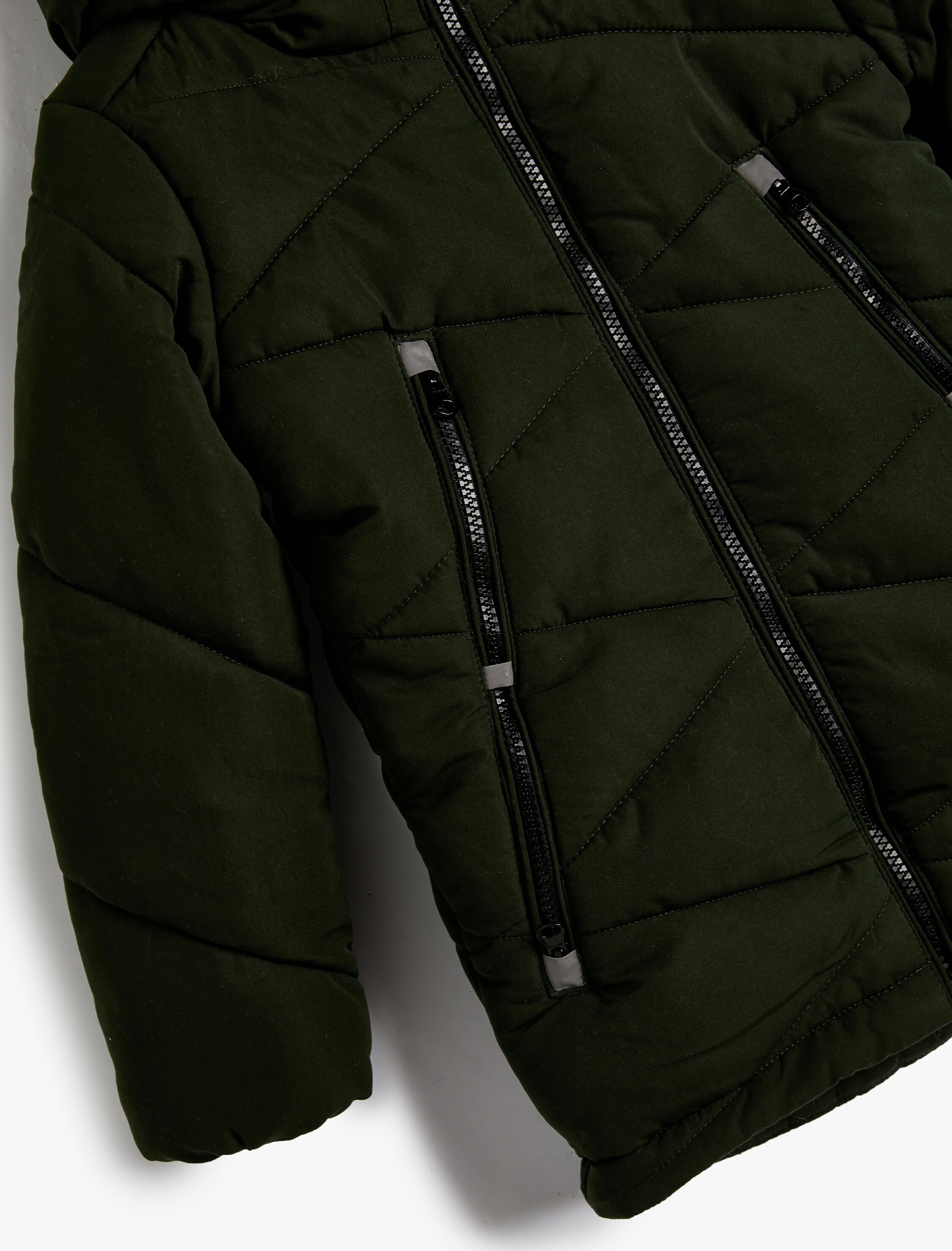  Erkek Çocuk Kapşonlu Şişme Mont Fermuar Detaylı