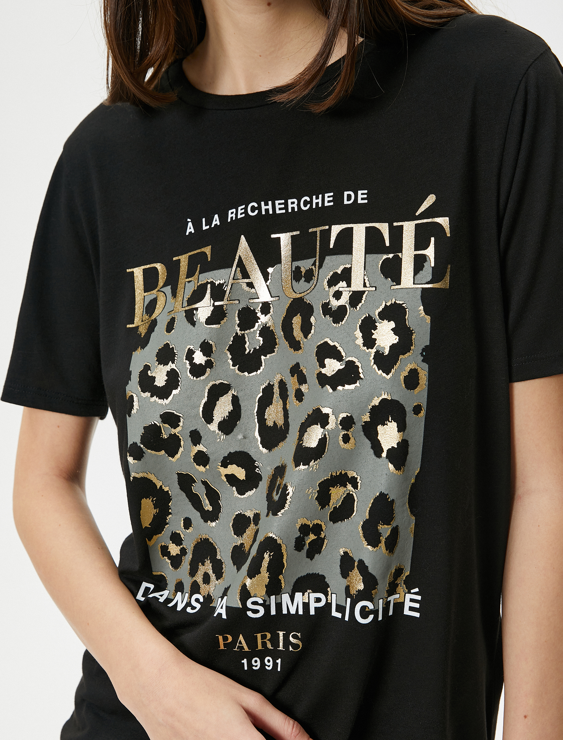   Leopar Baskılı Tişört Bisiklet Yaka Kısa Kollu