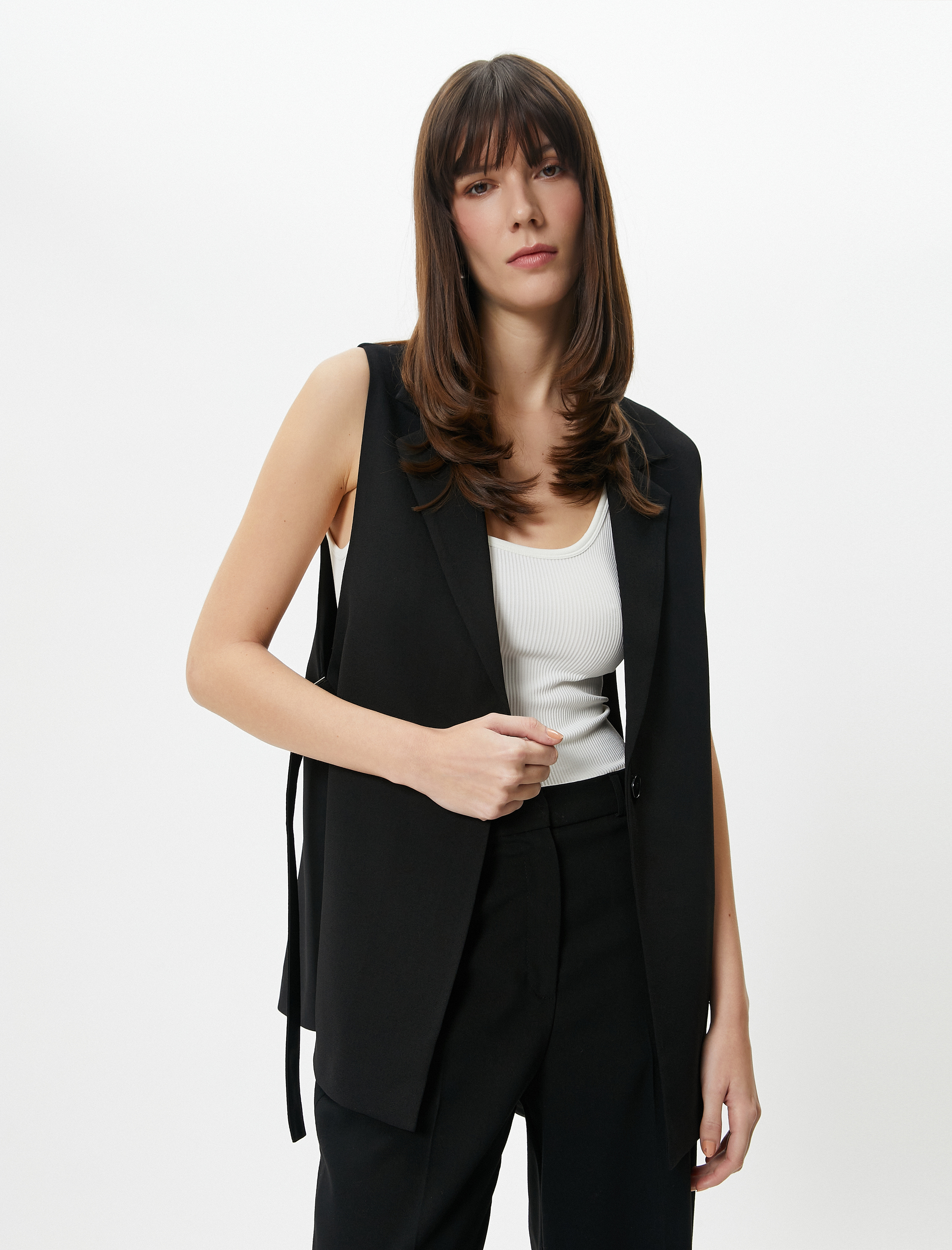   Yelek Yanları Açık Düğmeli Toka Detaylı