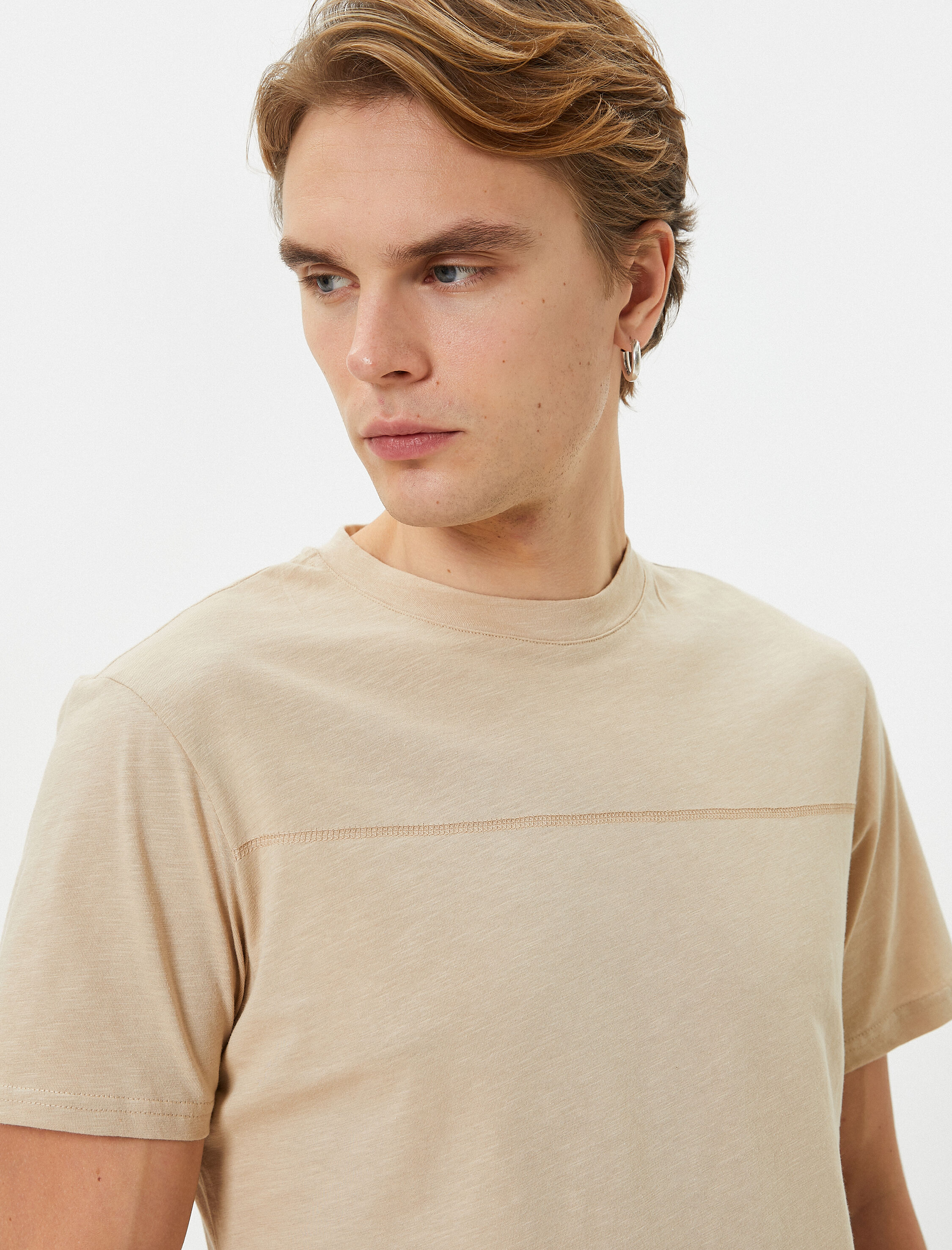   Bisiklet Yaka Tişört Dikiş Detaylı Kısa Kollu