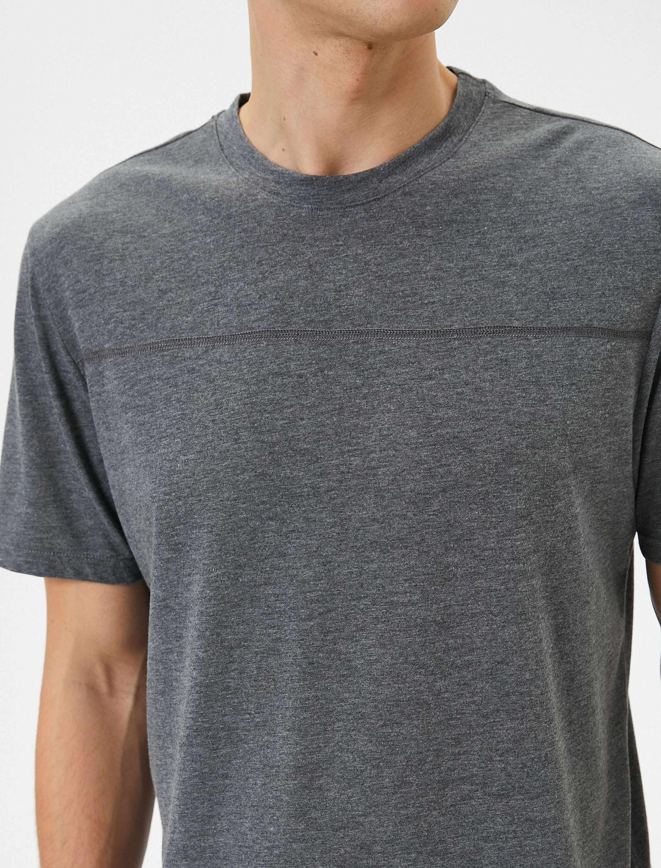   Bisiklet Yaka Tişört Dikiş Detaylı Kısa Kollu