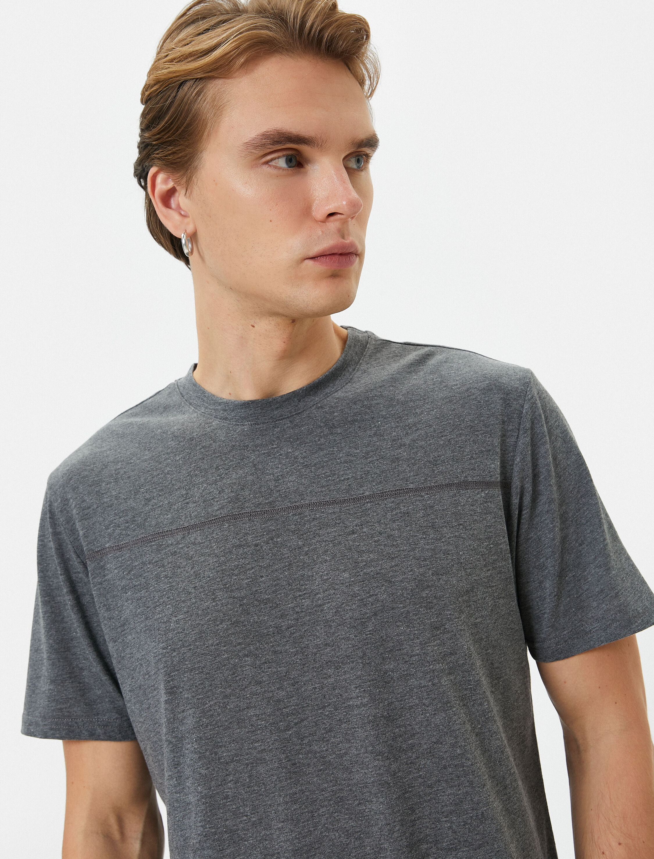   Bisiklet Yaka Tişört Dikiş Detaylı Kısa Kollu