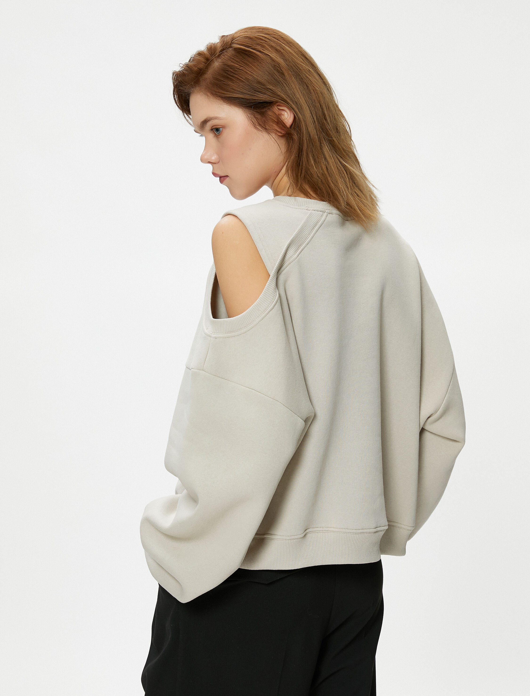   Şardonlu Pencere Detaylı Sweatshirt Rahat Kalıp Uzun Kollu Baskılı