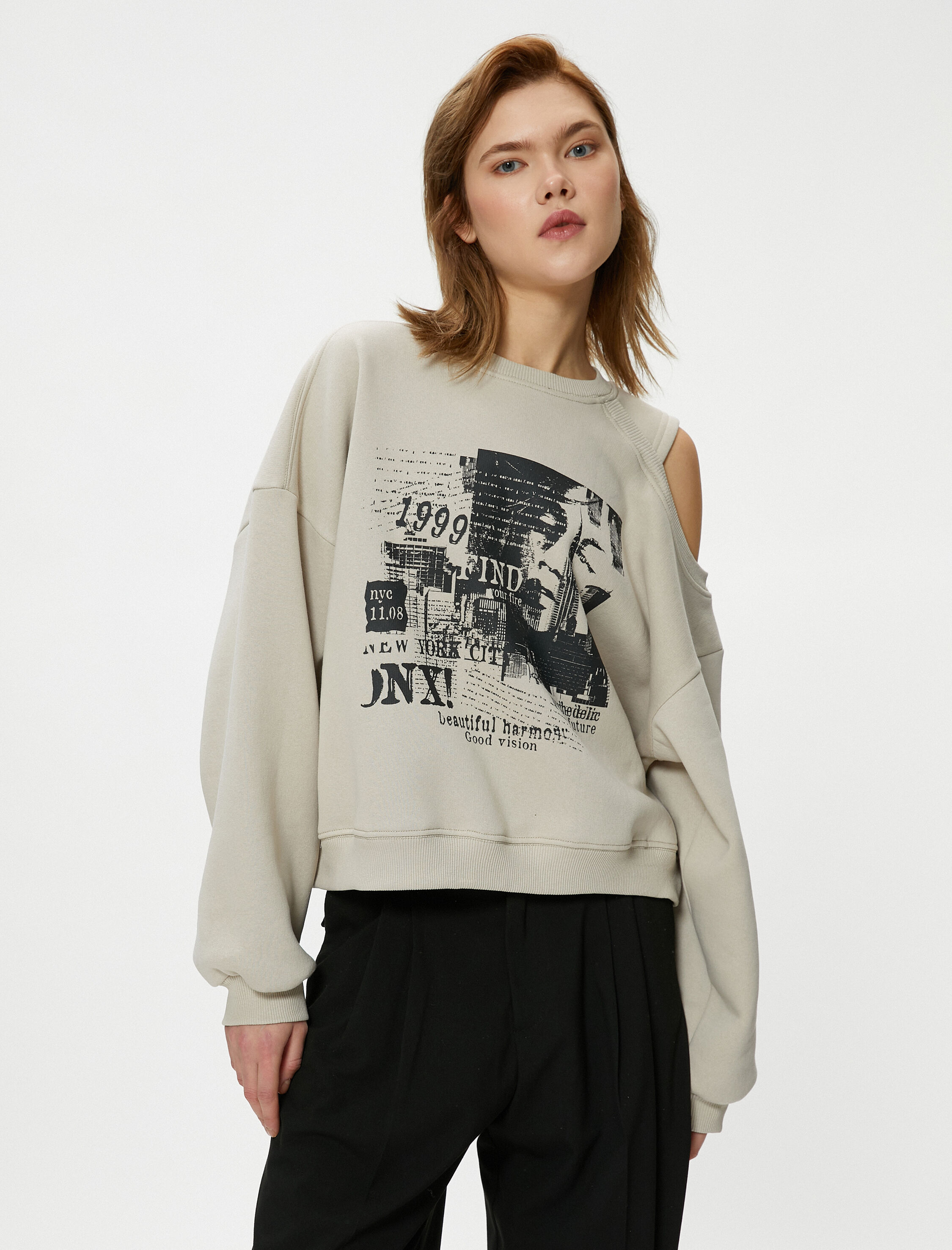   Şardonlu Pencere Detaylı Sweatshirt Rahat Kalıp Uzun Kollu Baskılı