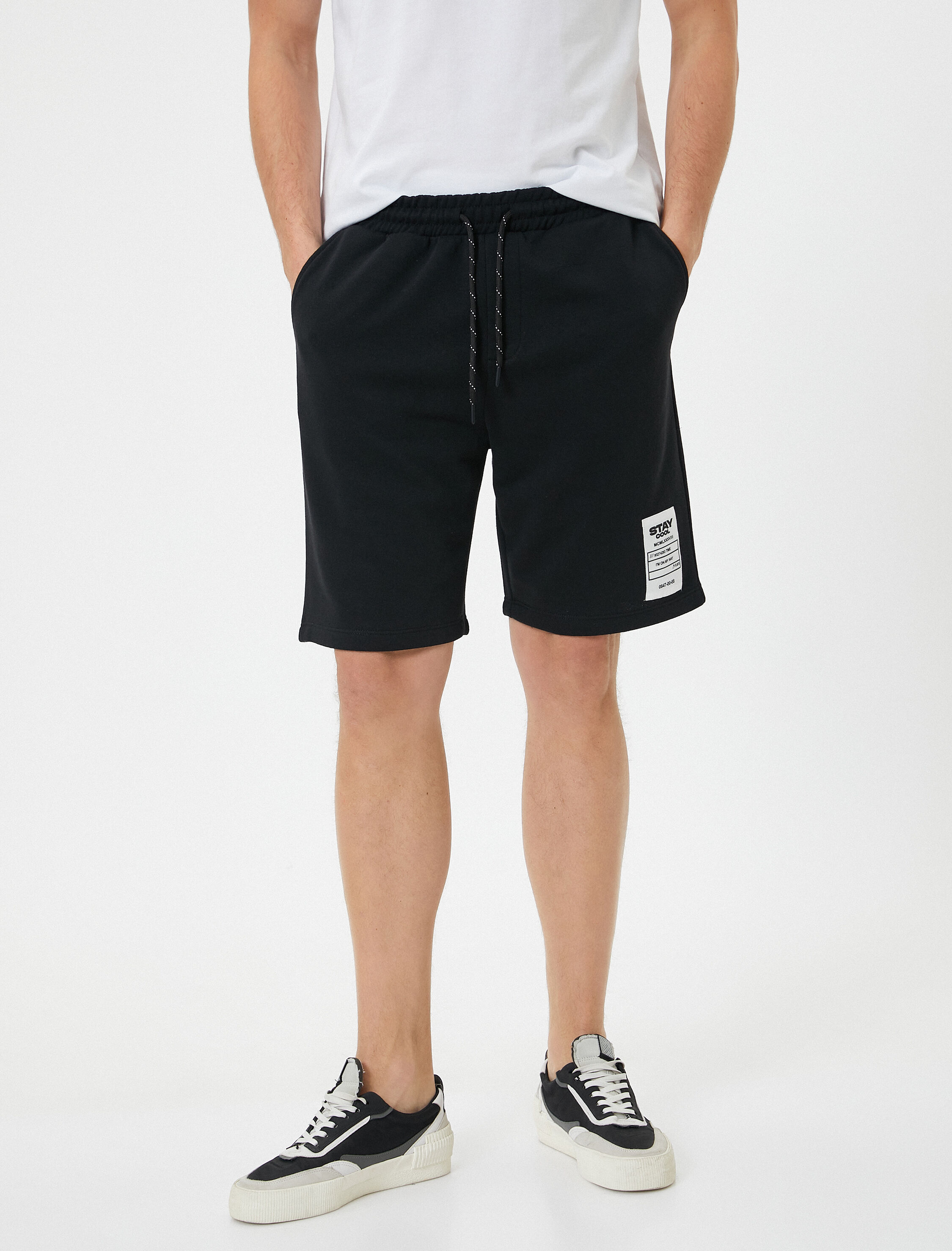   Bermuda Şort Etiket Baskılı Beli Bağcıklı Cep Detaylı