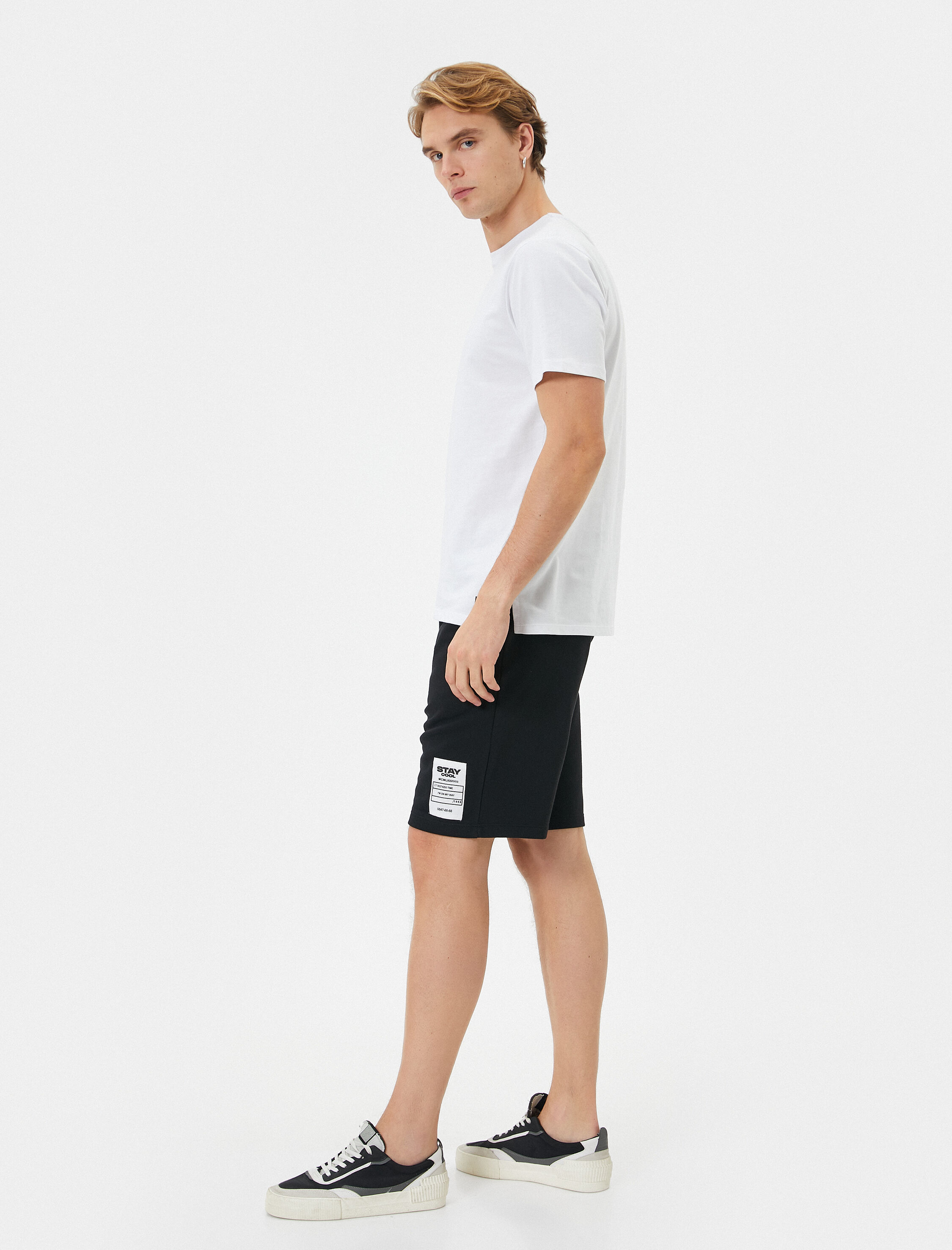   Bermuda Şort Etiket Baskılı Beli Bağcıklı Cep Detaylı