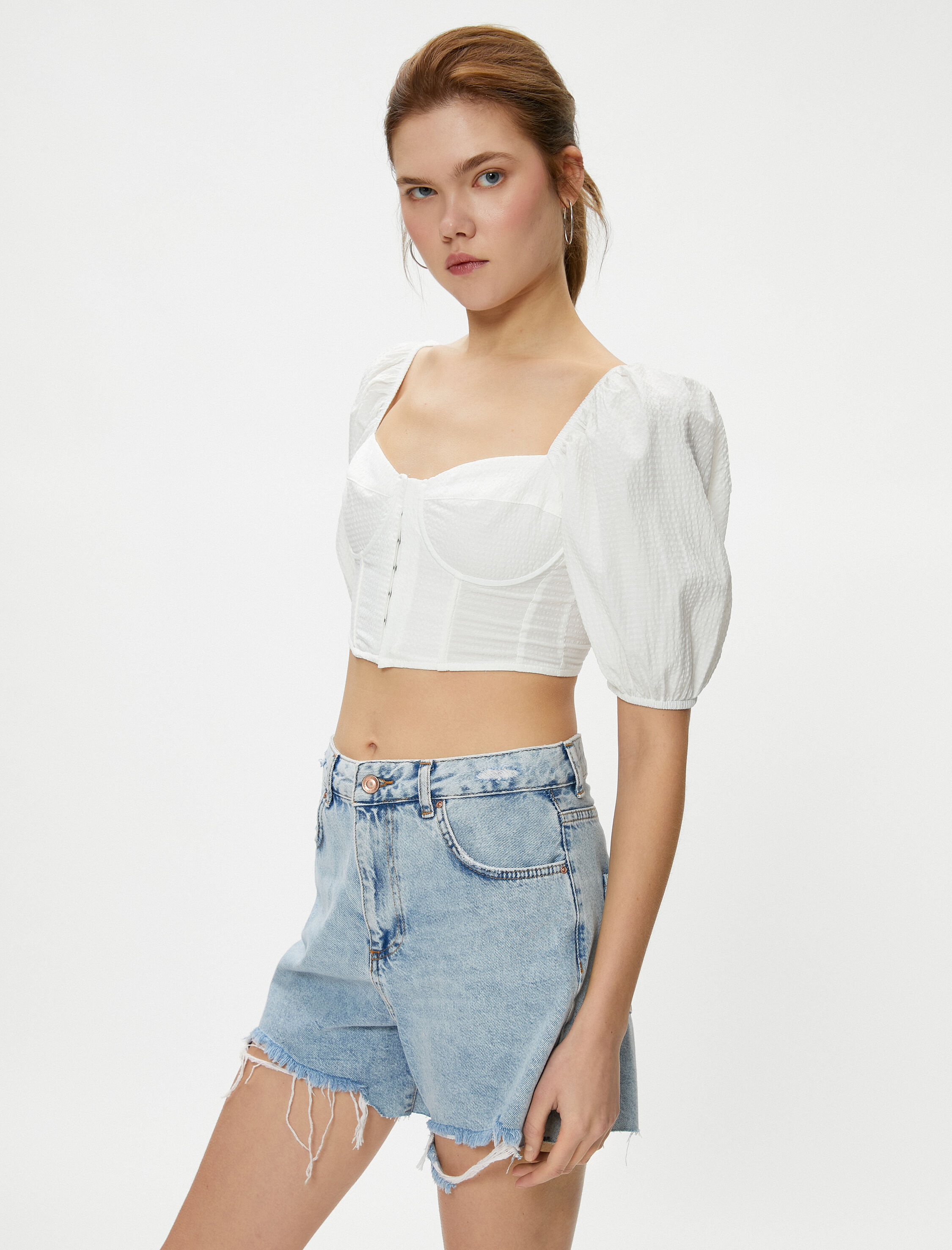   Crop Bluz Korse Detaylı Kopçalı Balon Kollu Kalp Yaka