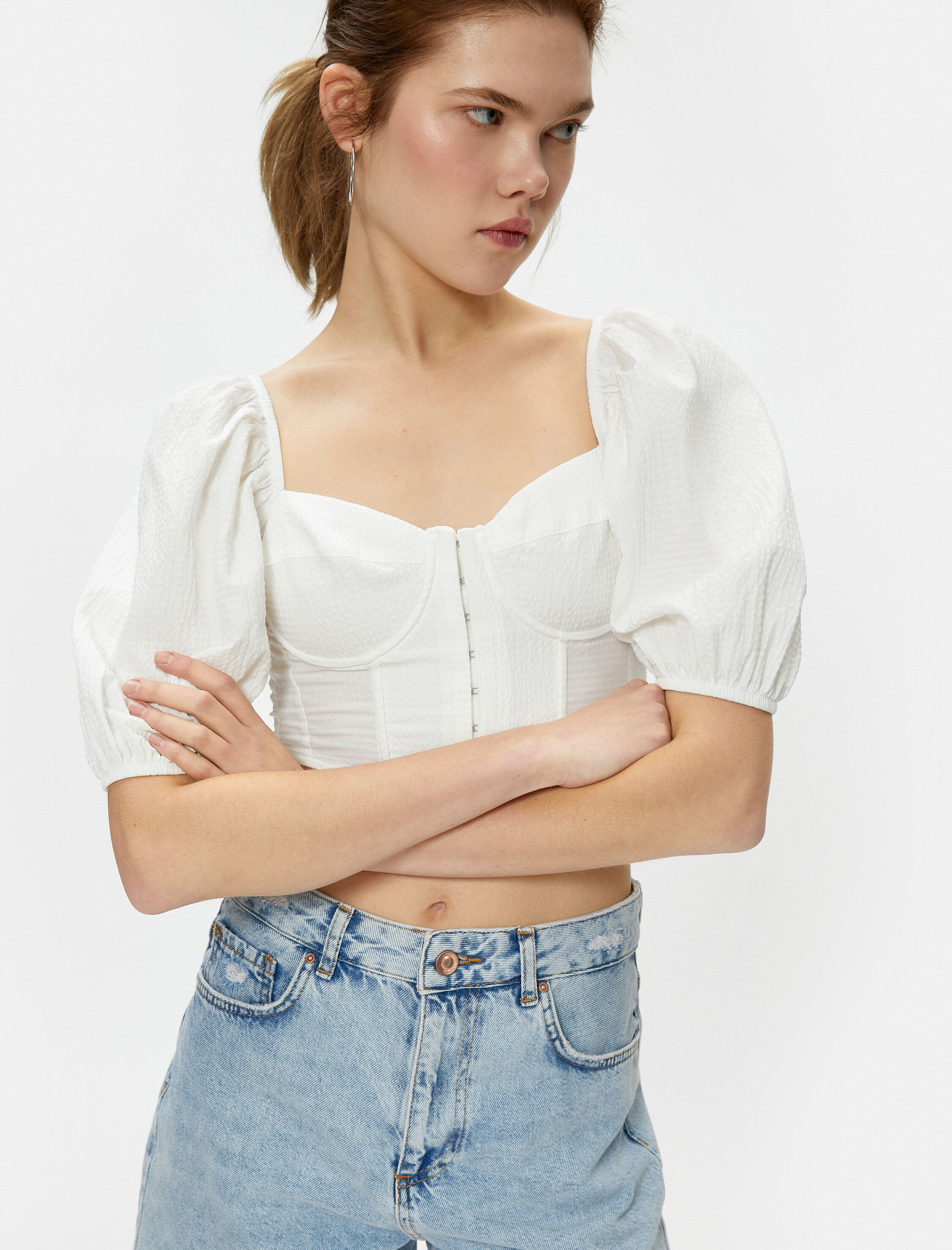   Crop Bluz Korse Detaylı Kopçalı Balon Kollu Kalp Yaka