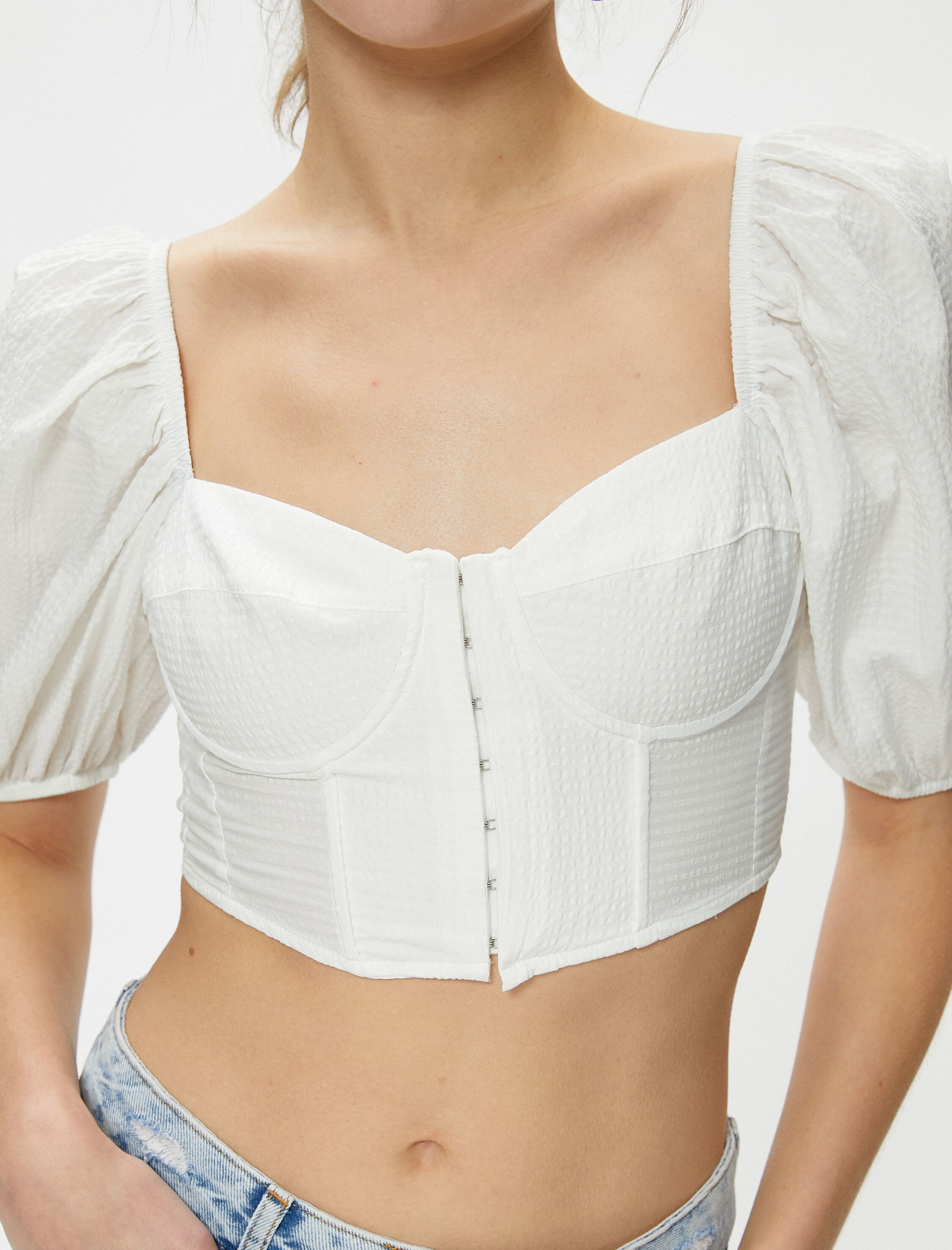   Crop Bluz Korse Detaylı Kopçalı Balon Kollu Kalp Yaka