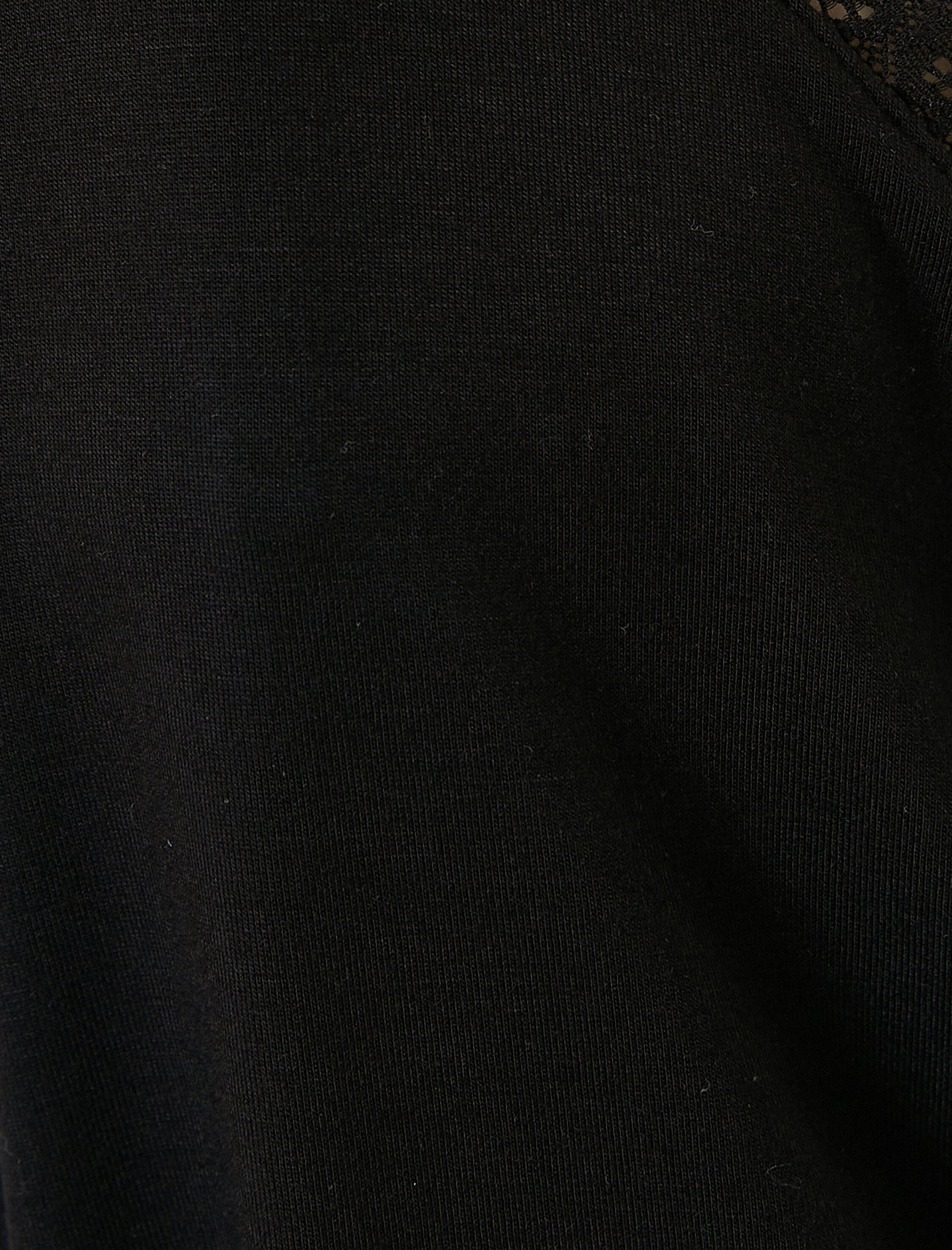   Atlet V Yaka Dantel Detaylı