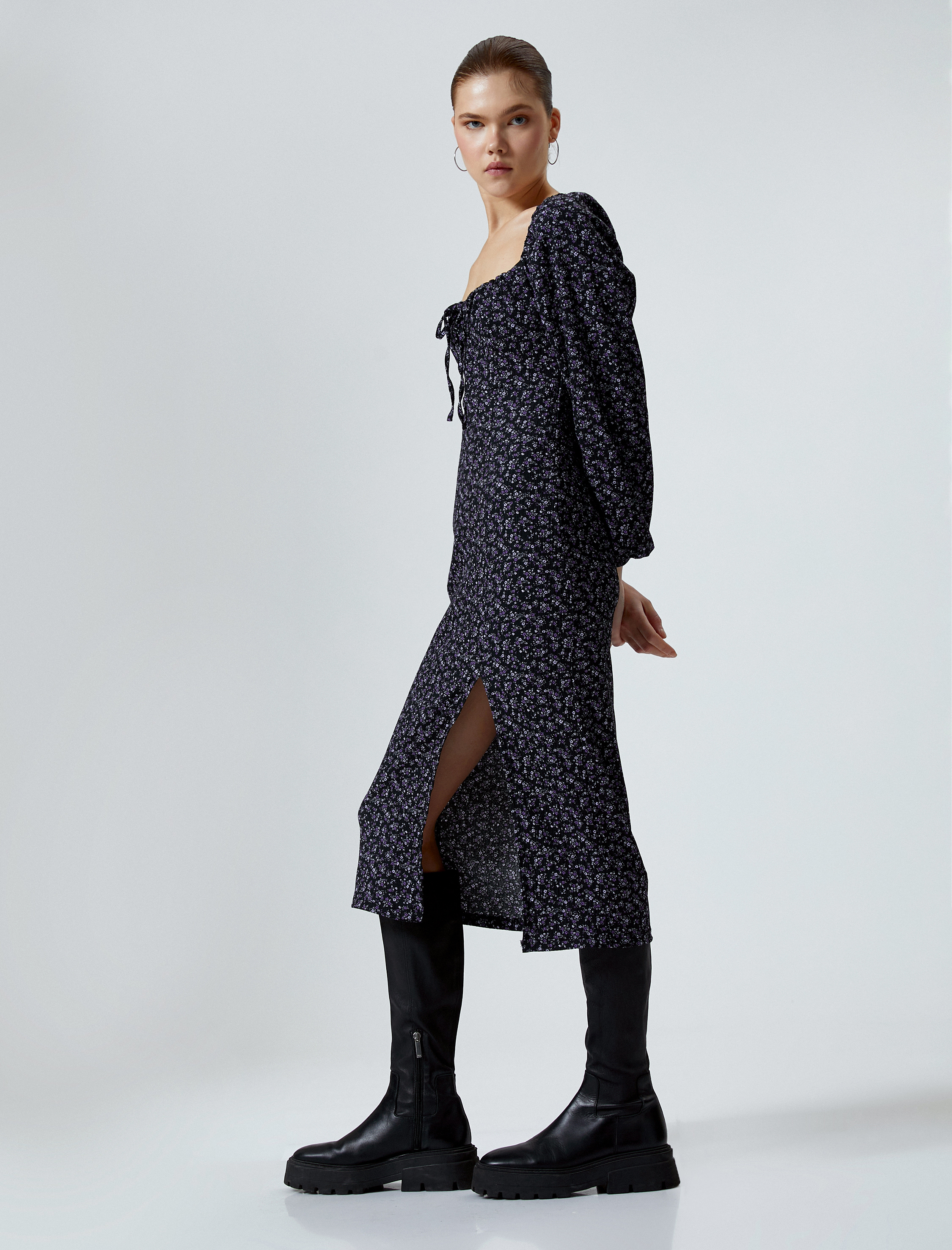   Çiçekli Yırtmaçlı Midi Elbise Uzun Kollu Kare Yaka Önü Bağlama Detaylı Bürümcük