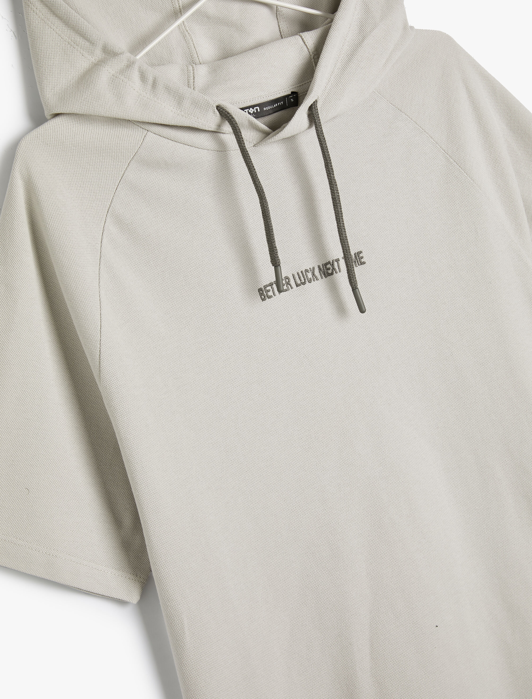   Kapşonlu Tişört Slogan Baskılı Kısa Kollu