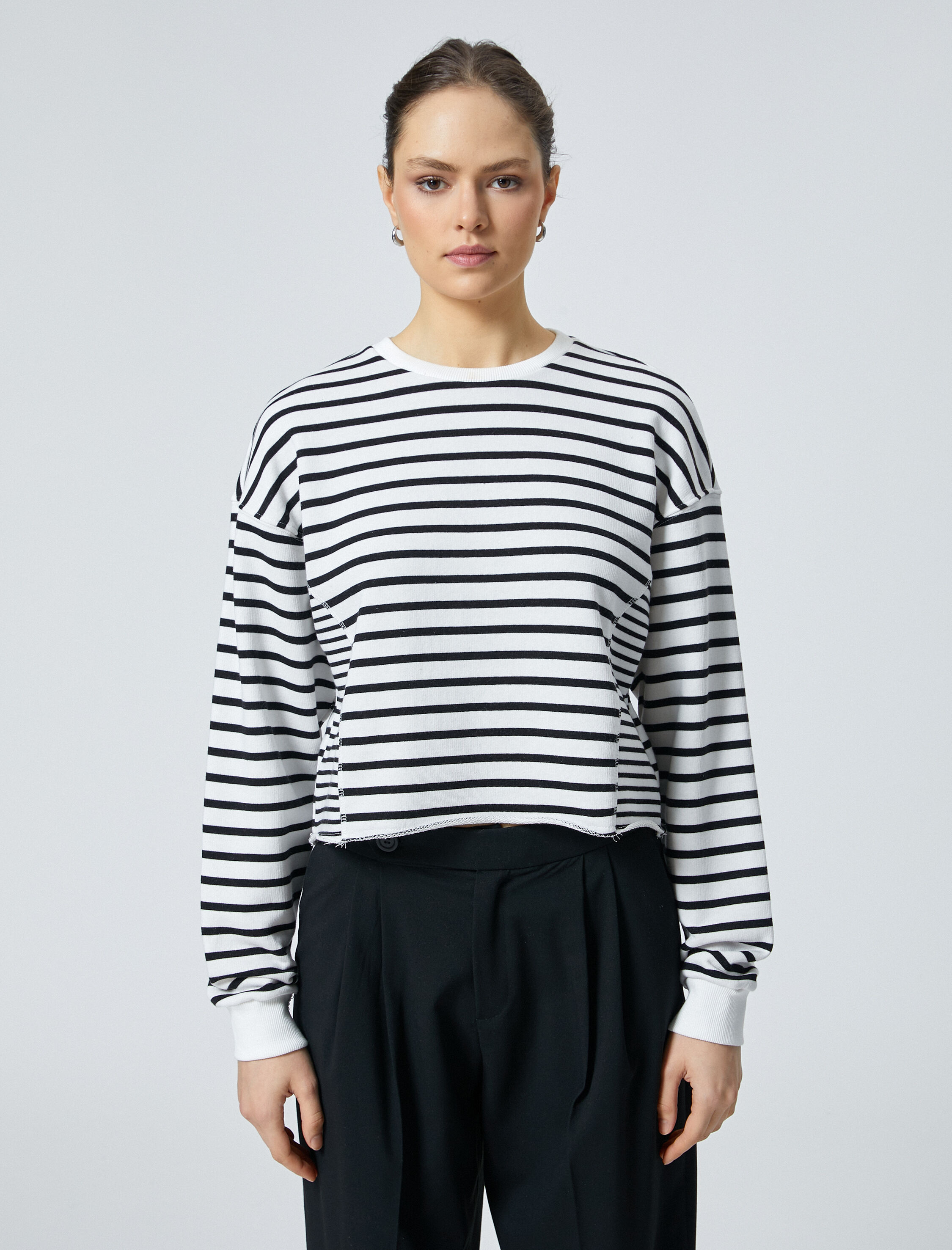   Bisiklet Yaka Sweatshirt Beli Eskitme Detaylı