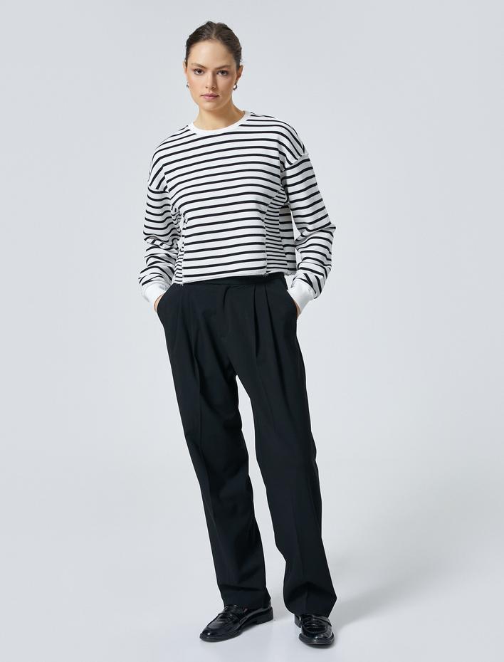  Bisiklet Yaka Sweatshirt Beli Eskitme Detaylı