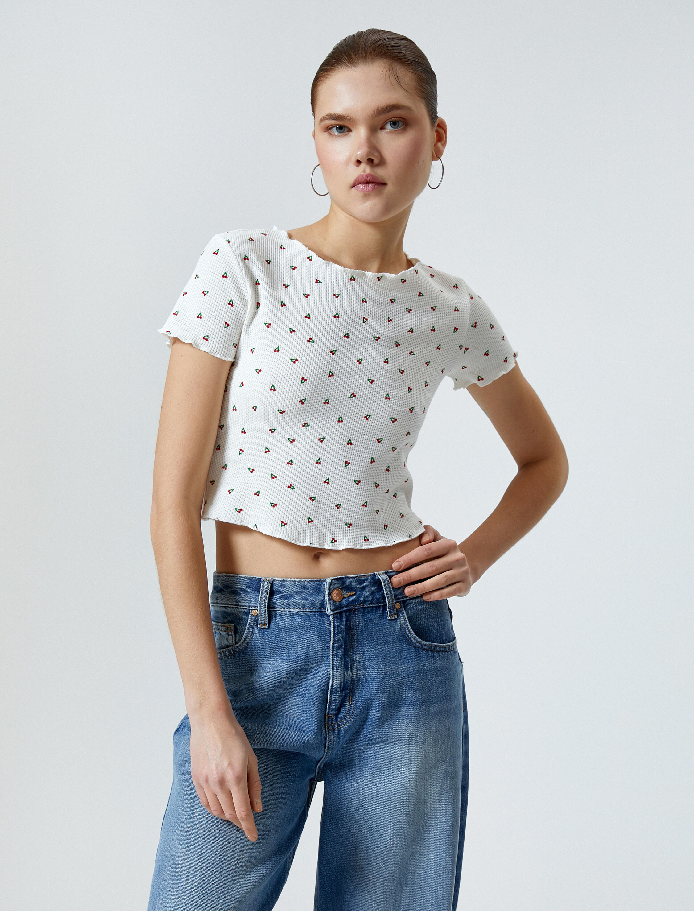   Kiraz Baskılı Crop Tişört Bisiklet Yaka Kısa Kollu Dokulu Pamuklu