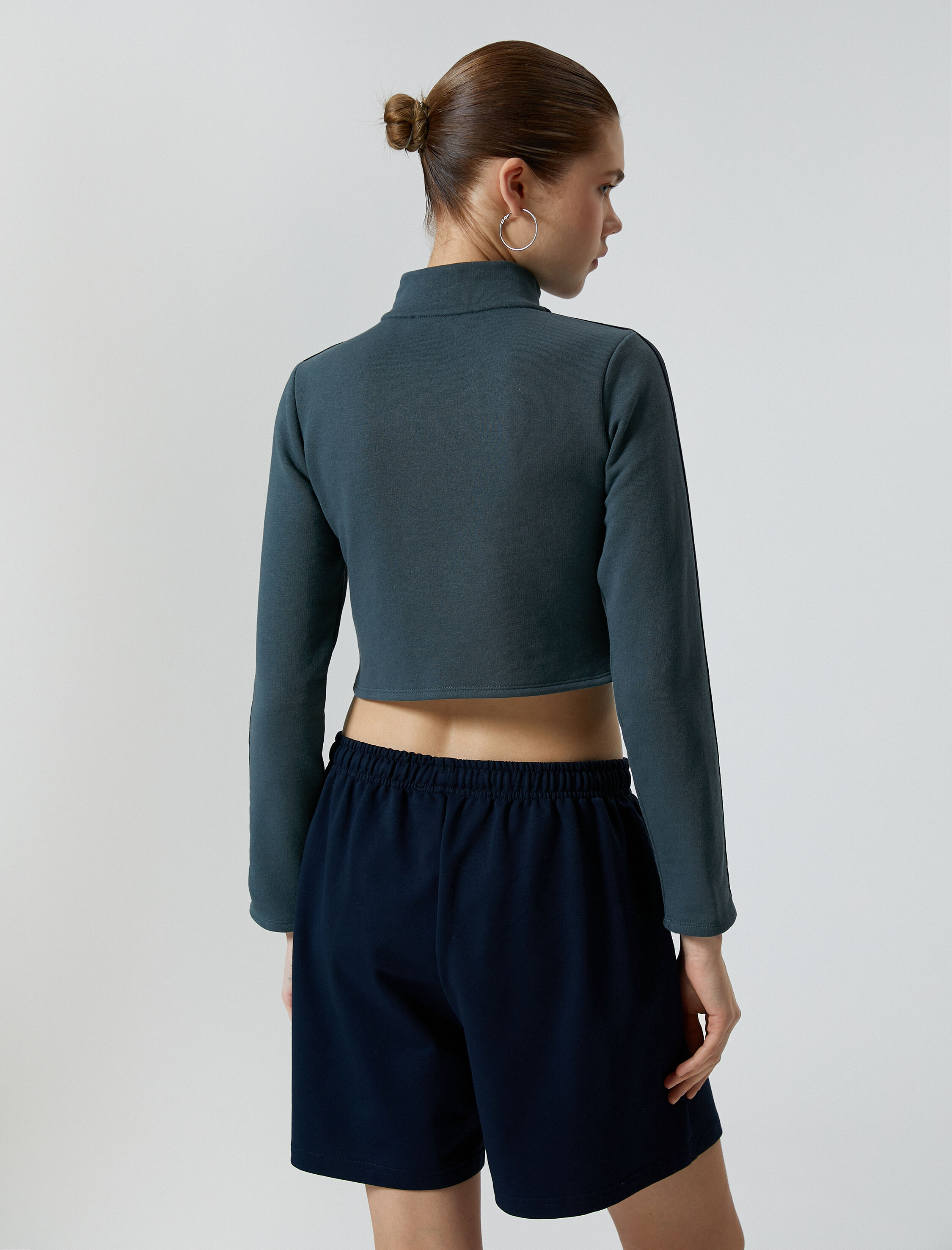   Şardonlu Kolej Crop Sweatshirt Fermuarlı Dik Yaka Baskılı