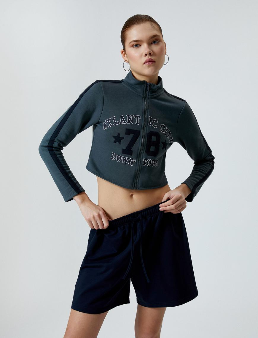   Kolej Crop Sweatshirt Fermuarlı Dik Yaka Baskılı