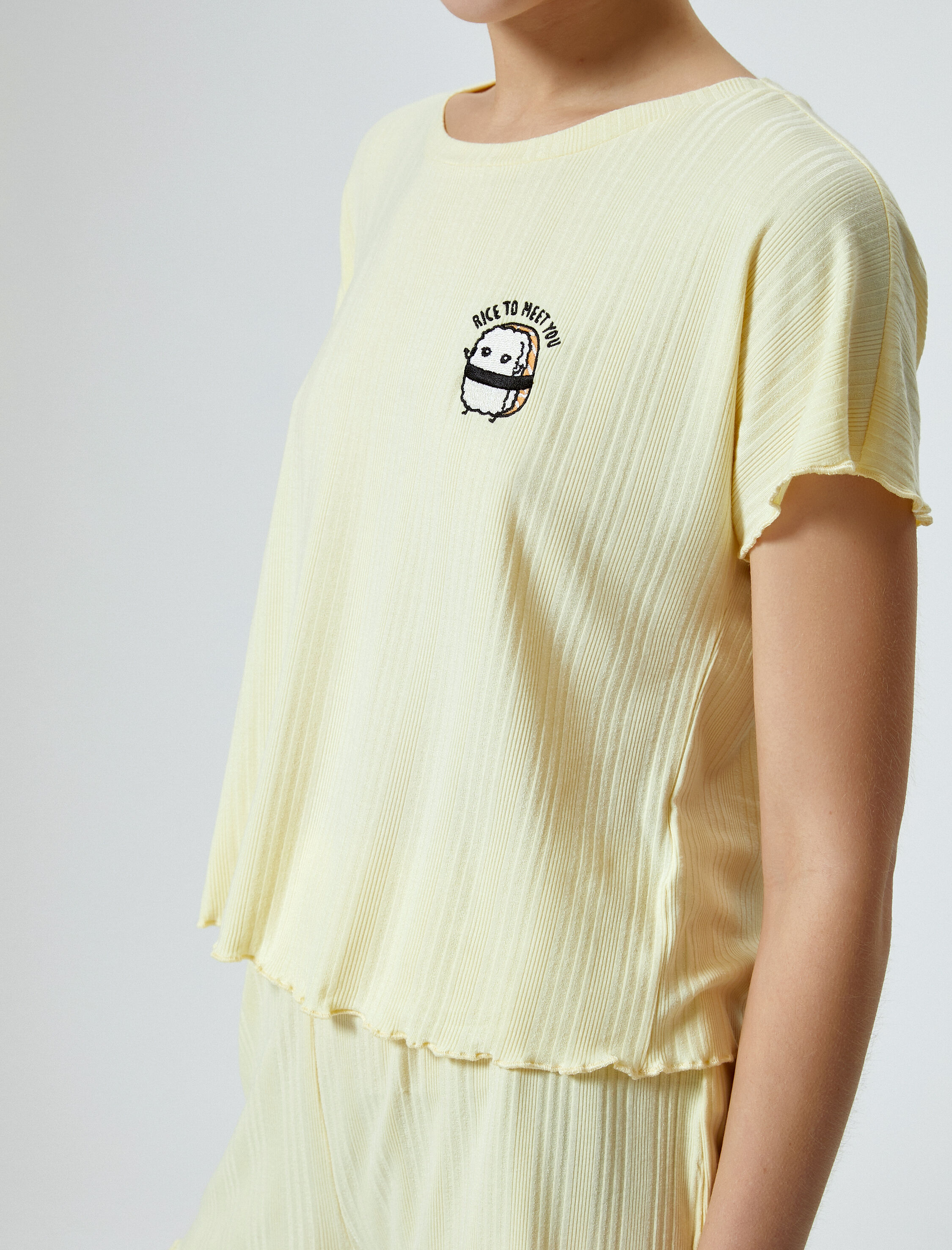   Şortlu Pijama Takımı Nakışlı Fitilli Kısa Kollu Modal