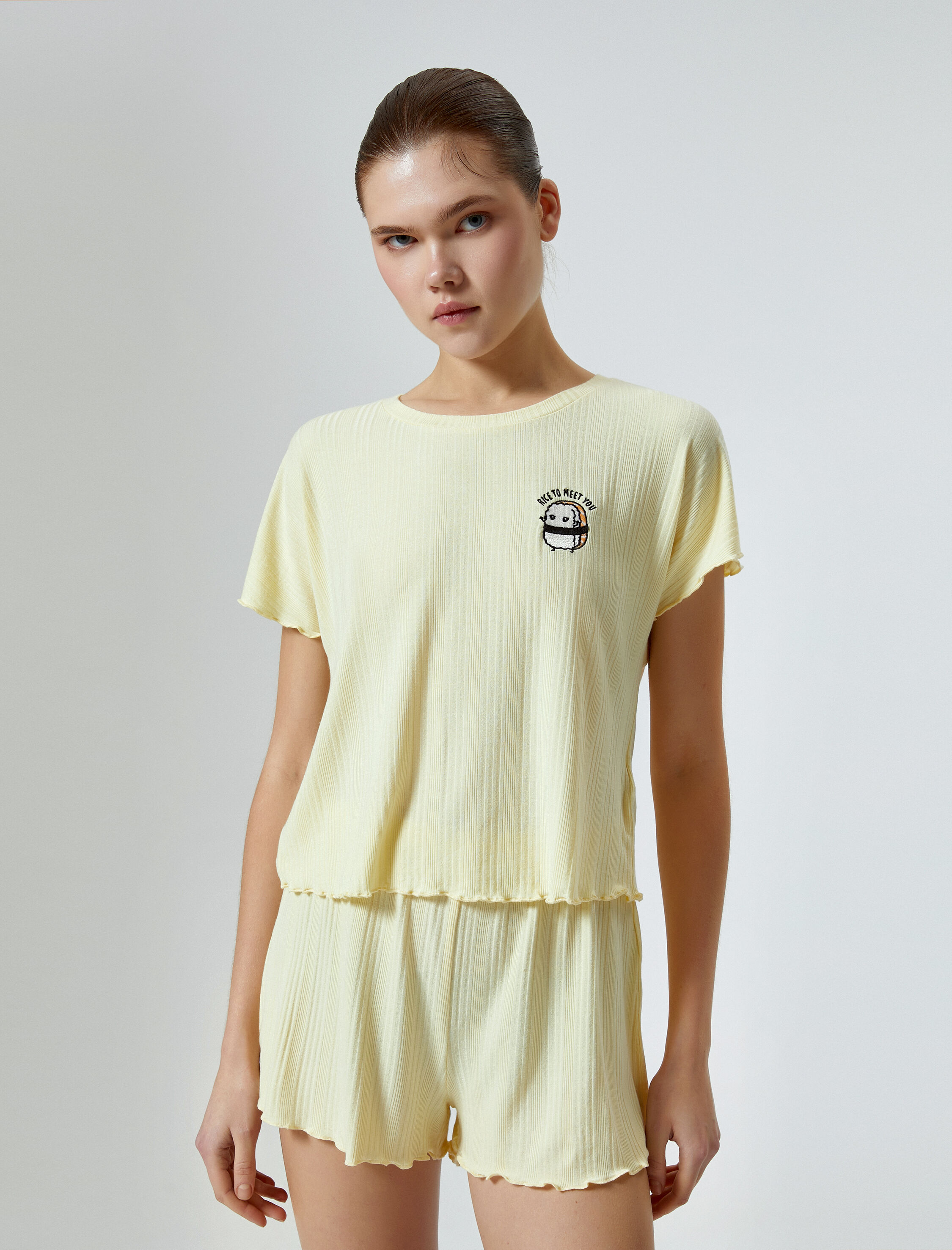   Şortlu Pijama Takımı Nakışlı Fitilli Kısa Kollu Modal